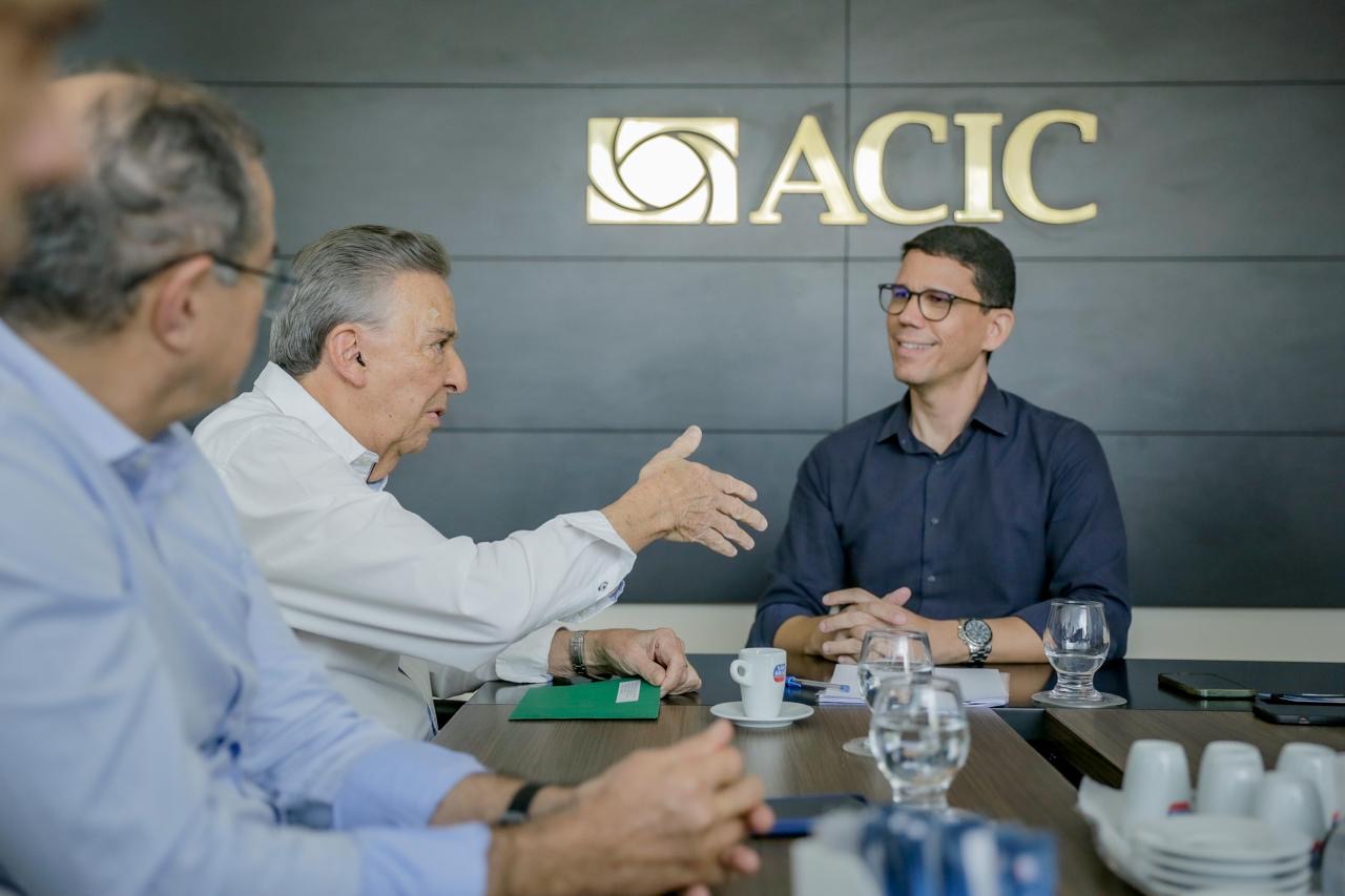 “Vamos dar um novo impulso ao desenvolvimento de Caruaru”, diz Queiroz na Acic