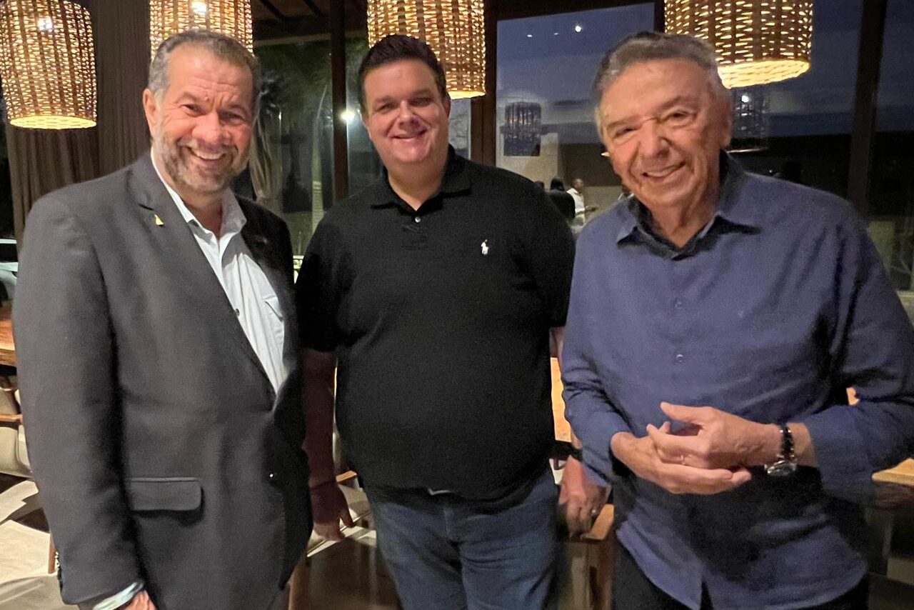 Ministro Carlos Lupi se reúne com Zé e Wolney Queiroz em Caruaru 