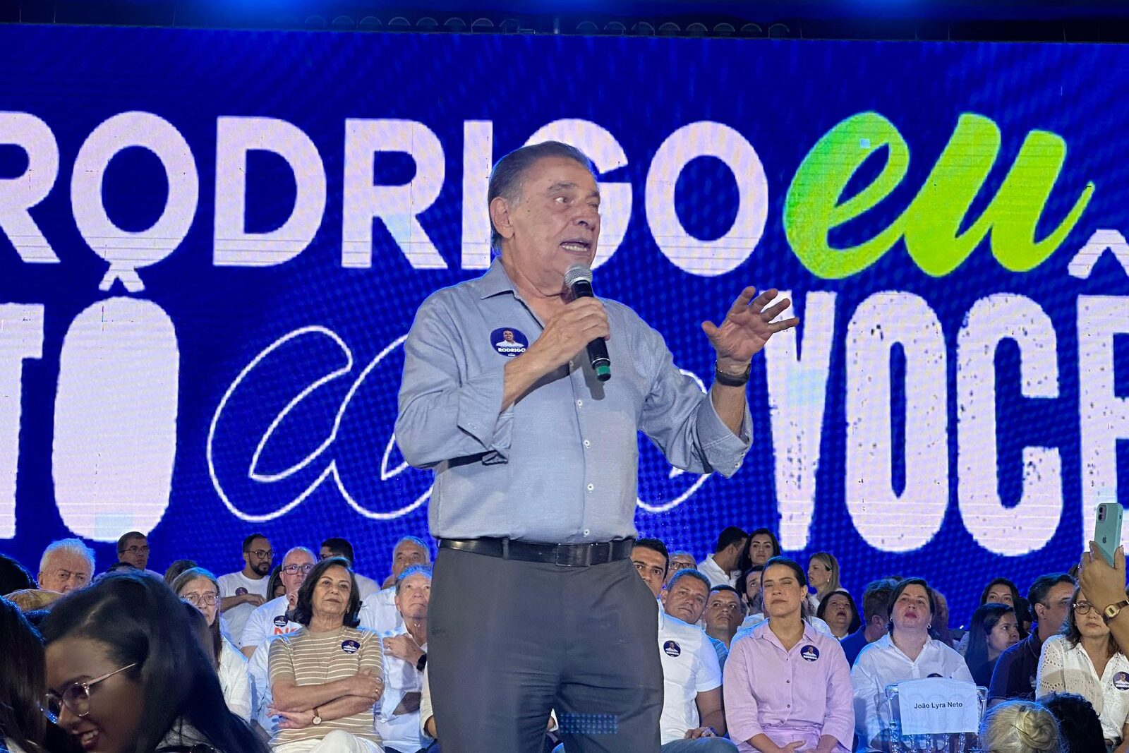 João Lyra Neto aproveita convenção para amenizar críticas a Raquel