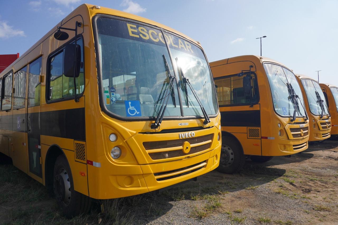Caruaru ganha novos ônibus para reforçar a frota escolar do município