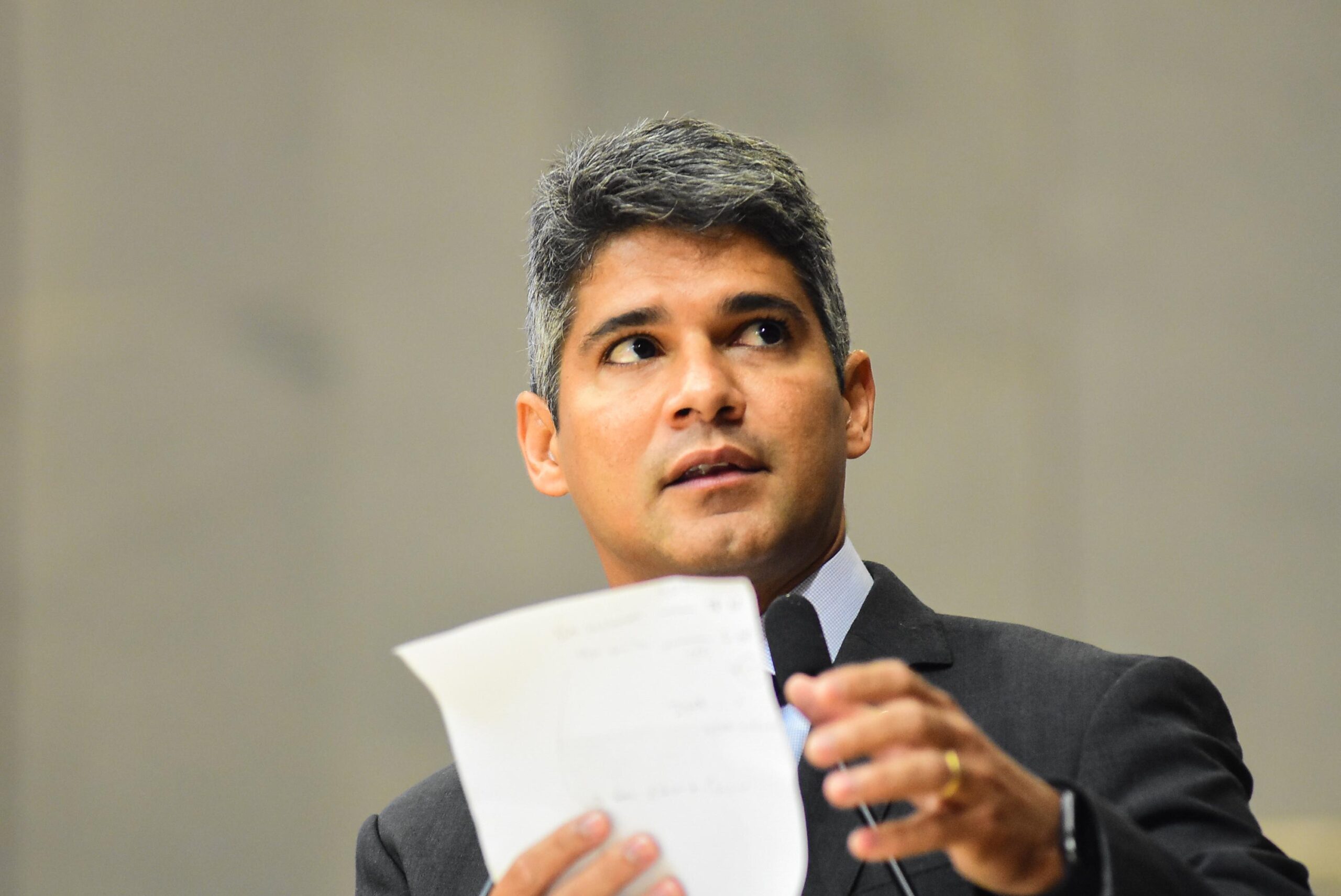 Renato denuncia atraso na entrega de fórmula para crianças do Recife com APLV