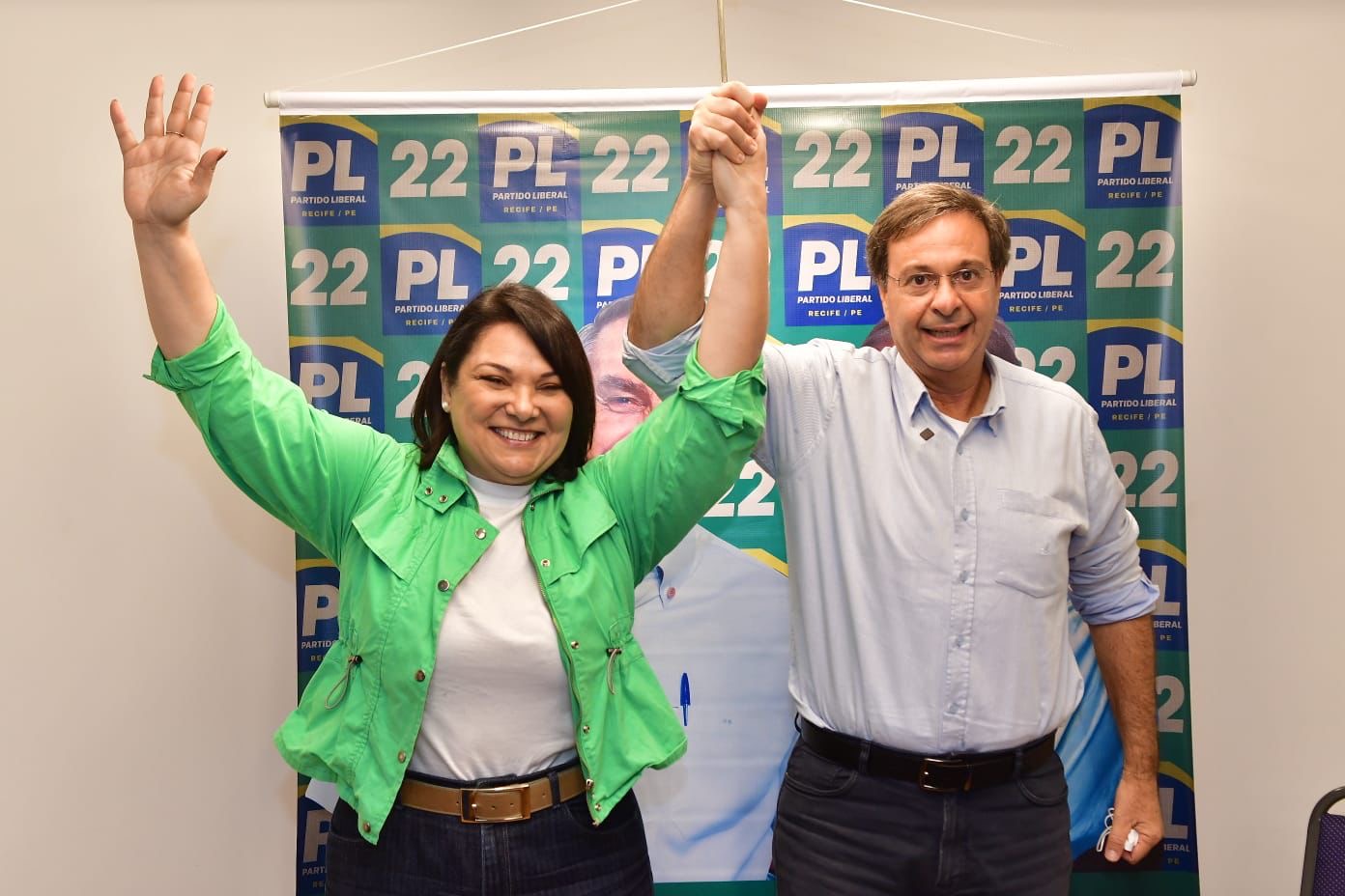 Gilson Machado apresenta Leninha Dias como vice