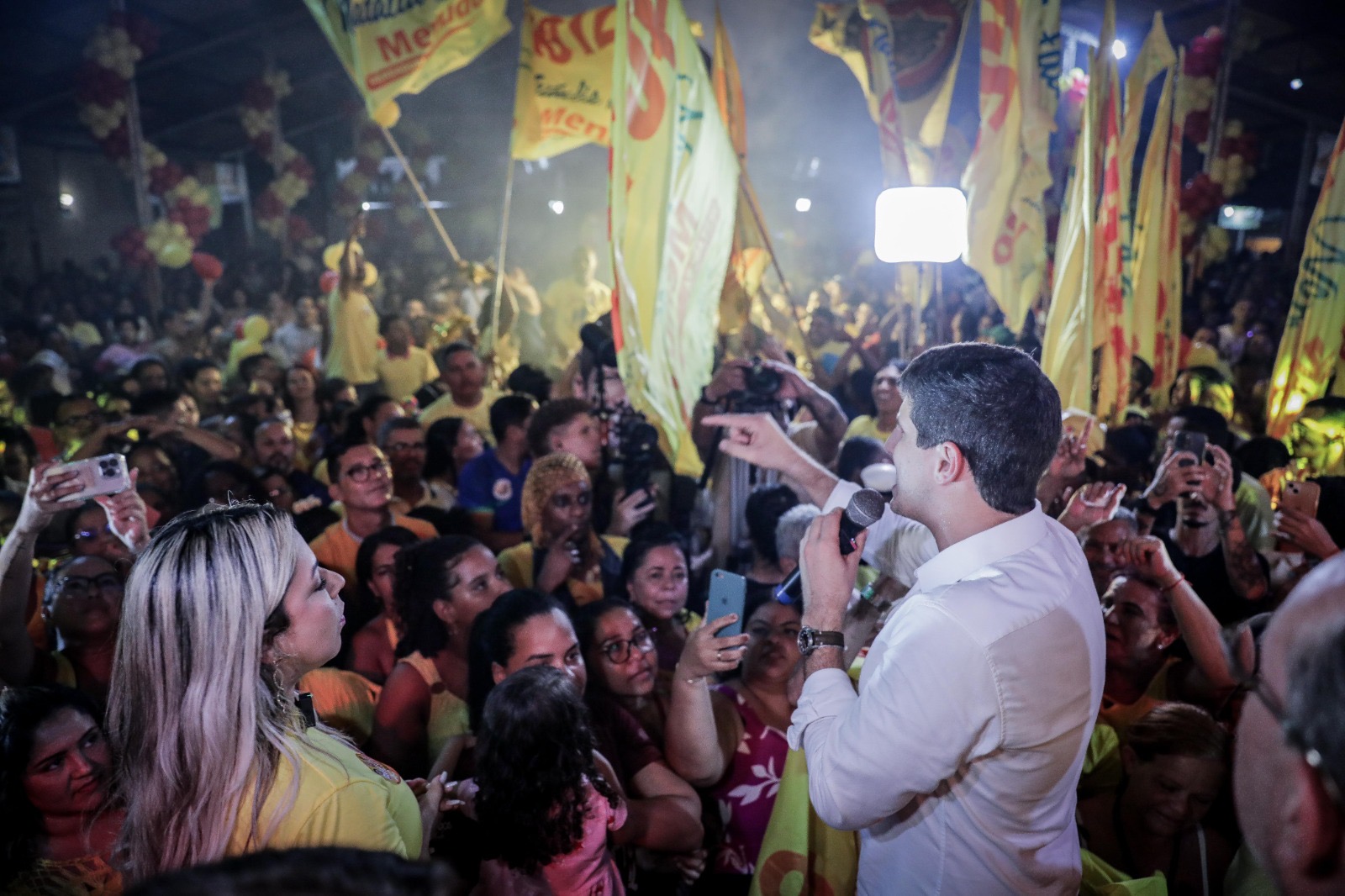 João Campos reúne apoiadores em Afogados e no Cordeiro