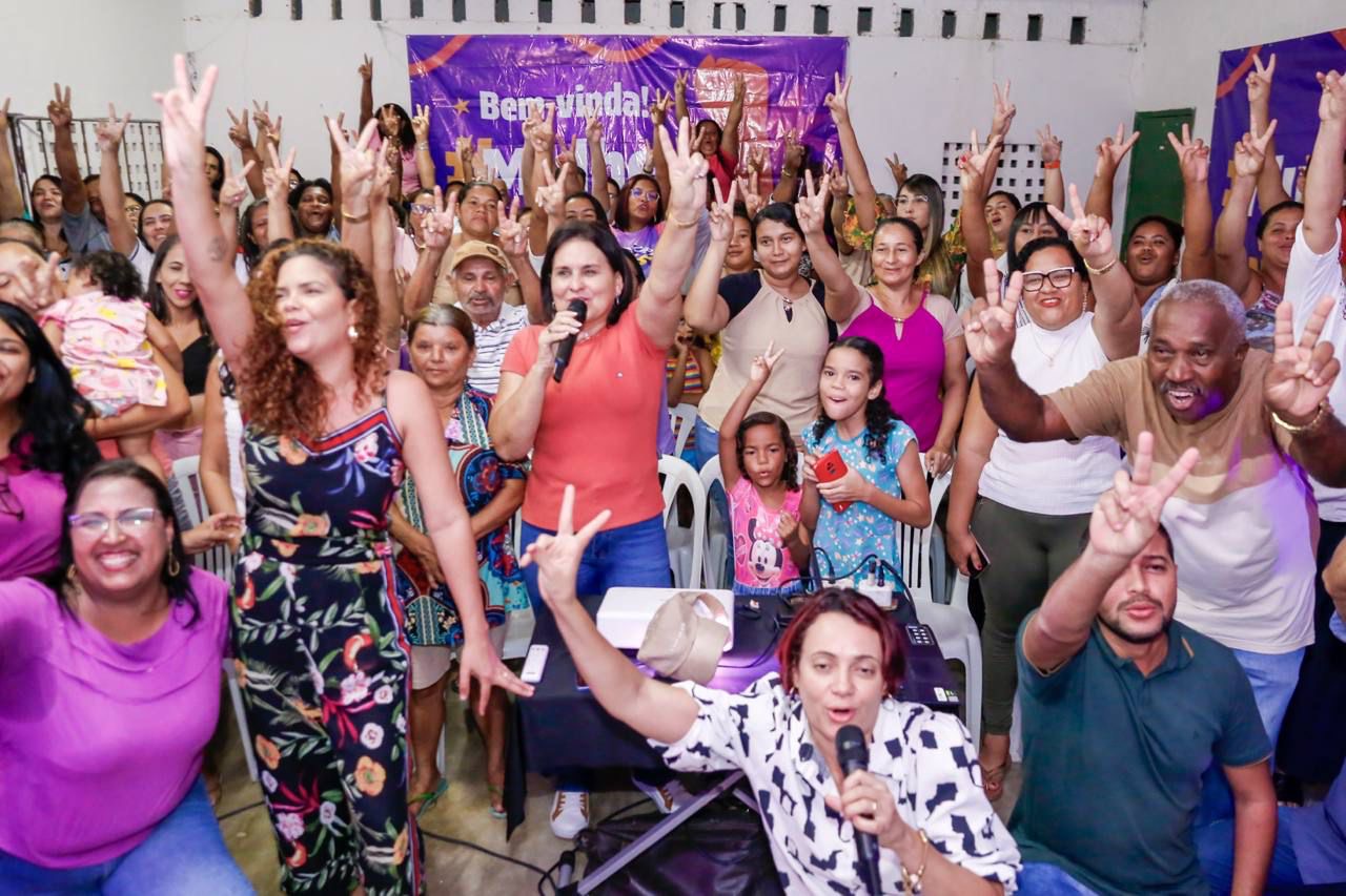 Em Igarassu, mulheres do bairro do Bonfim recebem professora Elcione