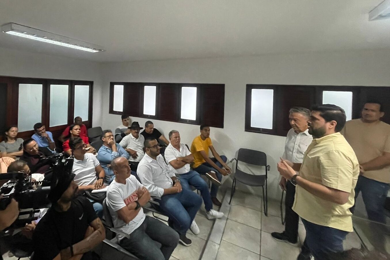 Zé Queiroz e Tonynho se reúnem com candidatos do MDB à Câmara
