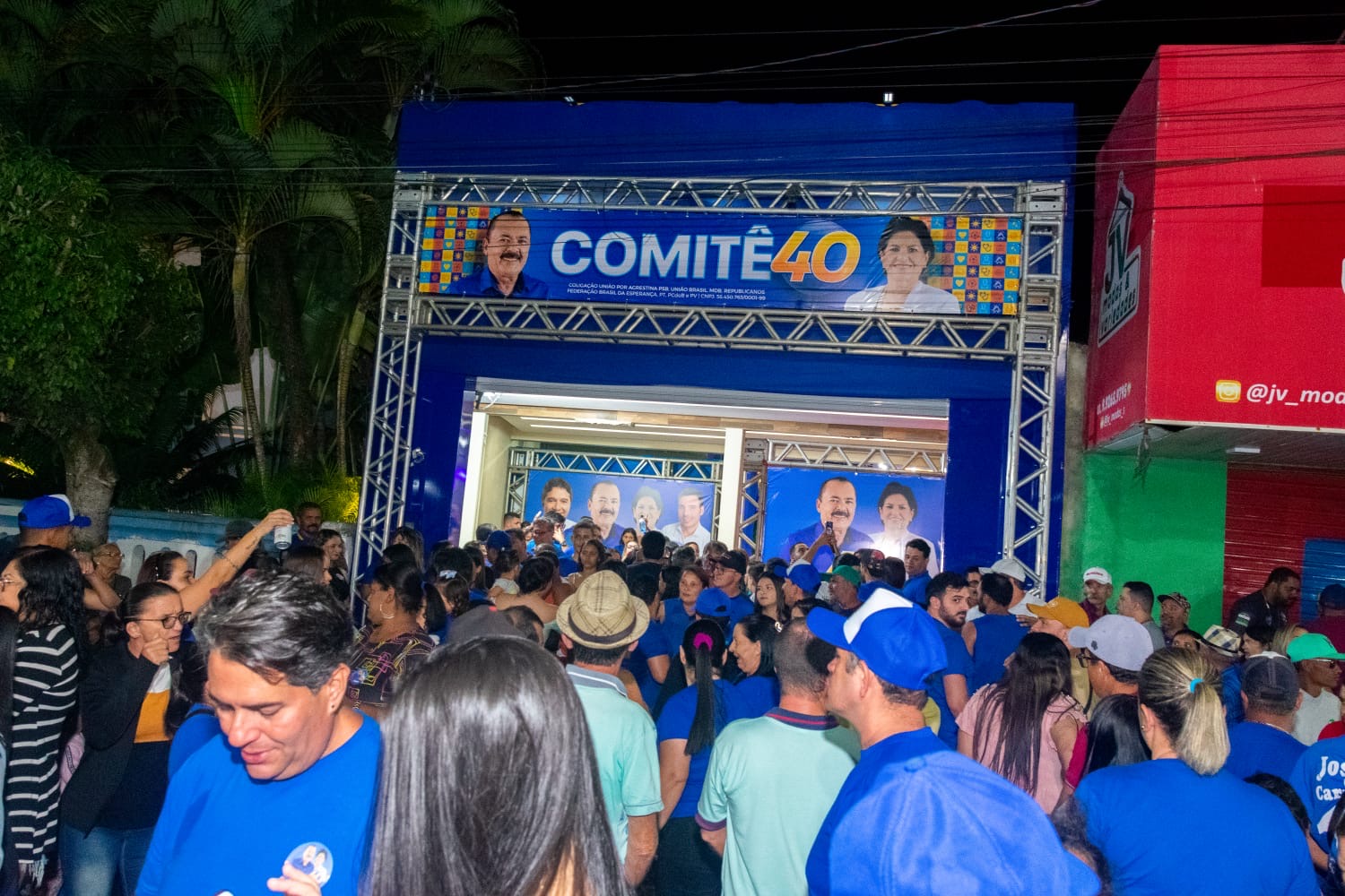 Josué reúne multidão durante inauguração de comitê em Agrestina 