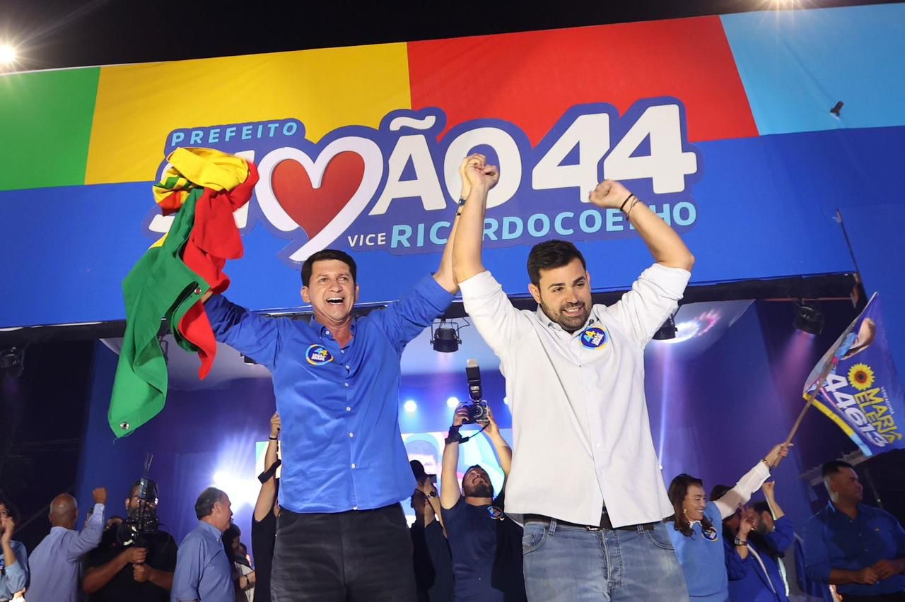 Em Petrolina, Simão abre campanha com caminhada no José e Maria