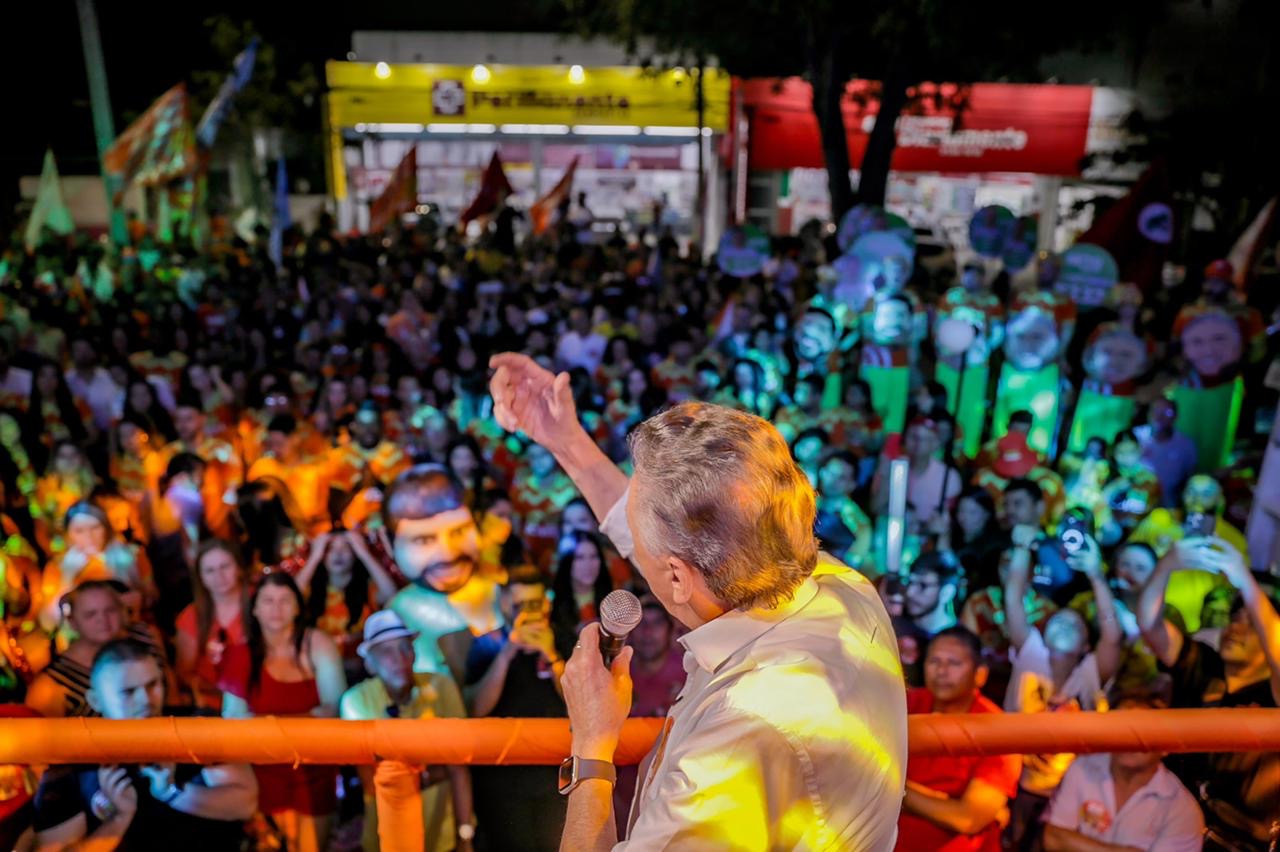Zé Queiroz inaugura comitê e prega discurso de paz política