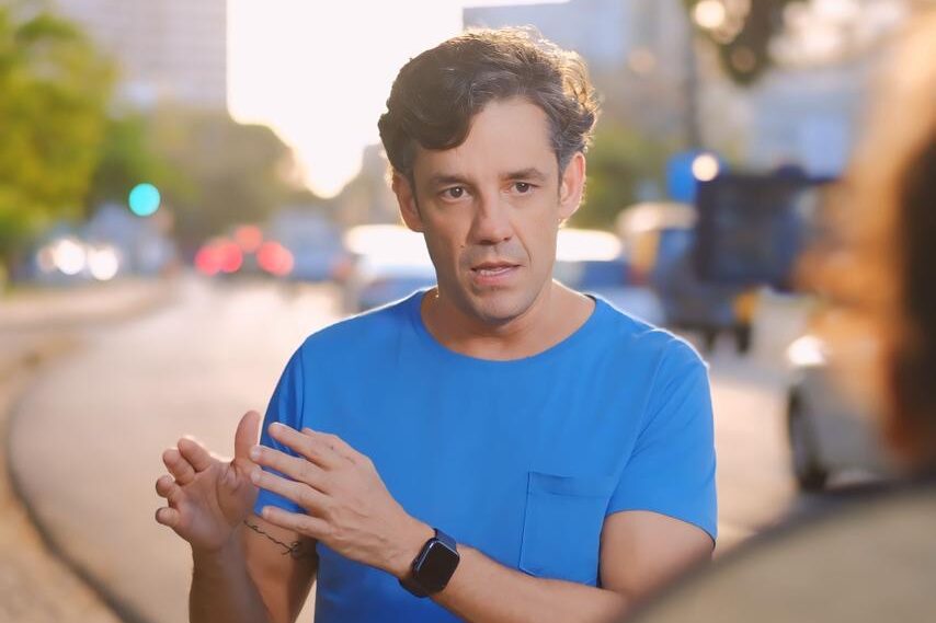 Daniel estreia guia abordando o tema da fome no Recife