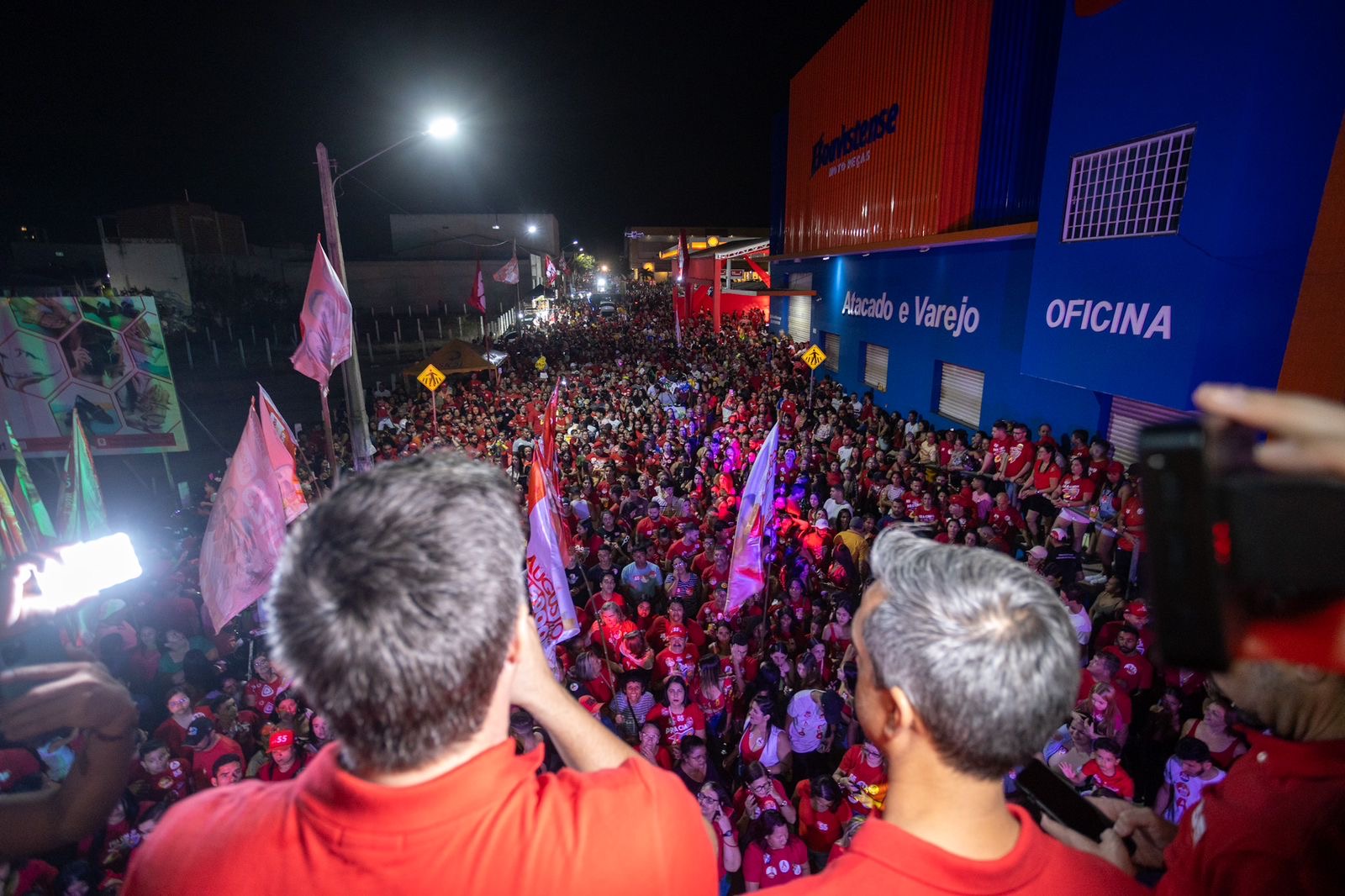Helinho Aragão leva multidão às ruas de Santa Cruz do Capibaribe 