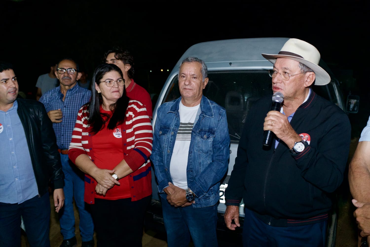 Zé Almeida recebe apoio de moradores da zona rural de São Bento do Una