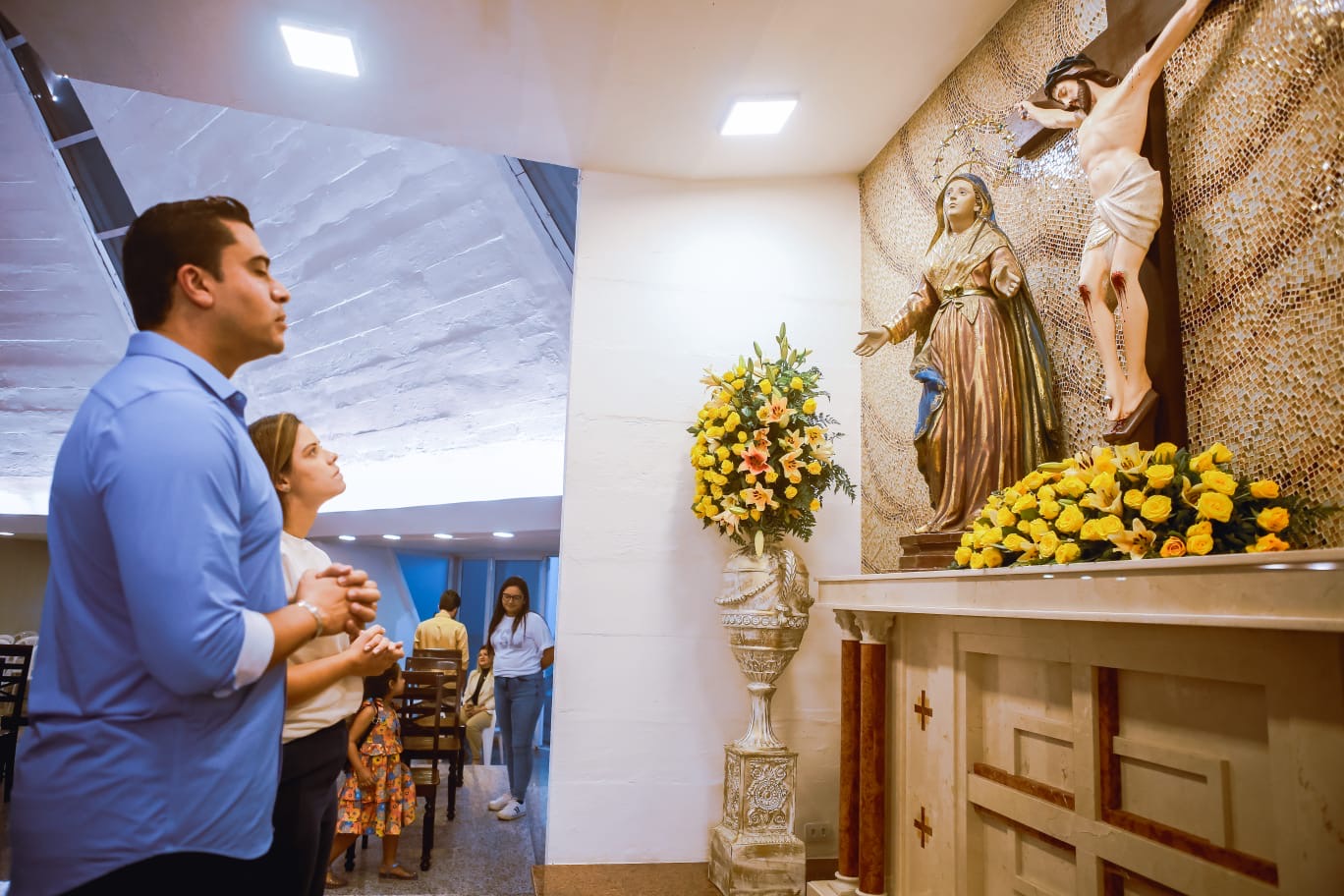 Rodrigo é abençoado antes do início da campanha em Caruaru 