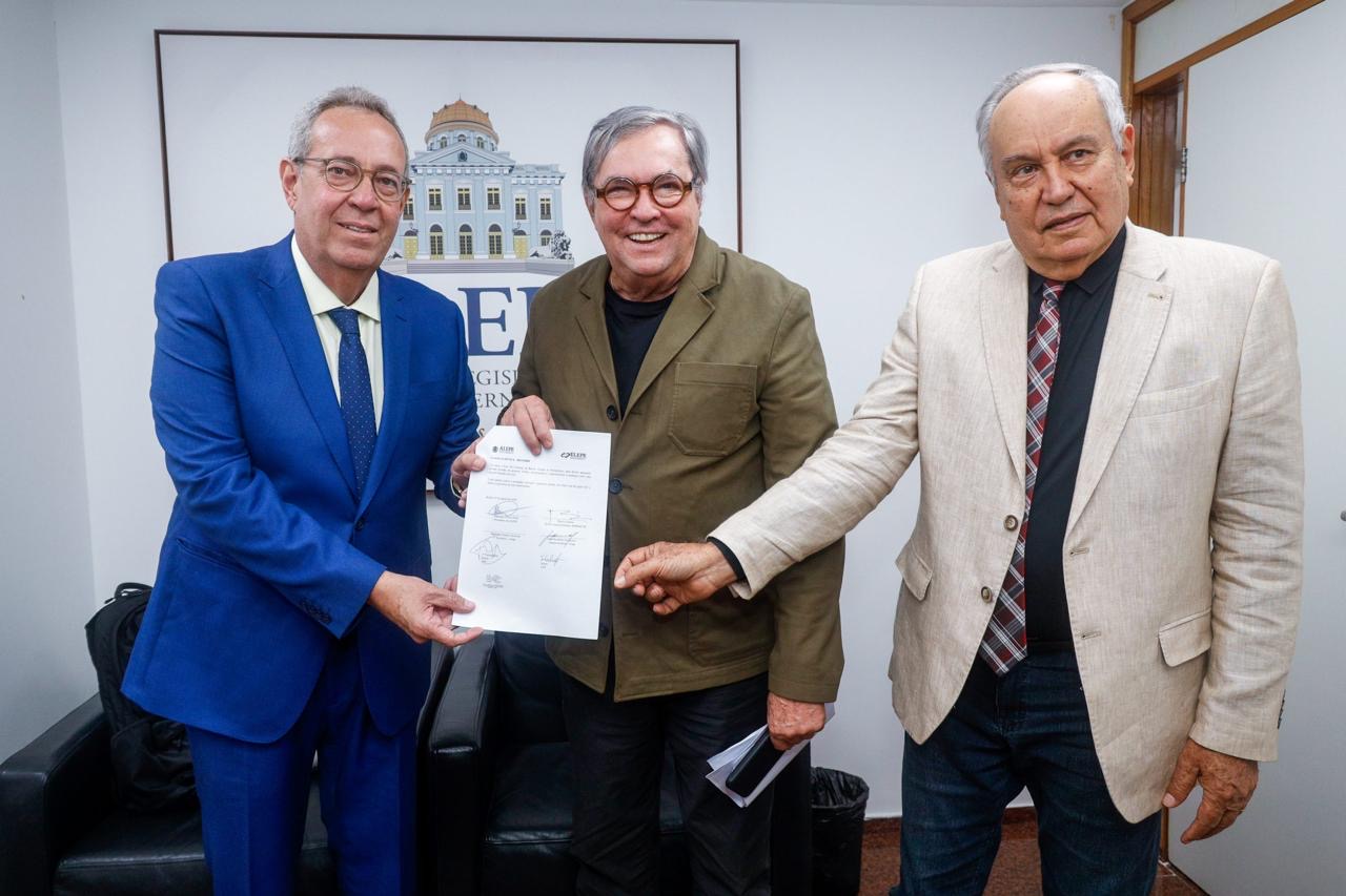 Alepe, Escola do Legislativo e Sebrae firmam convênio