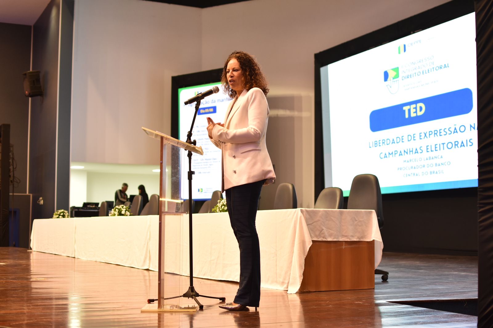 Ministra do TSE faz abertura do II Congresso de Direito Eleitoral em Caruaru