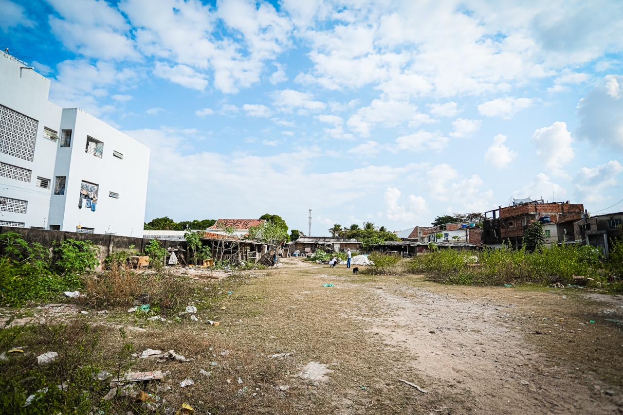 Raquel formaliza doação de terreno para construção de habitacional no Recife