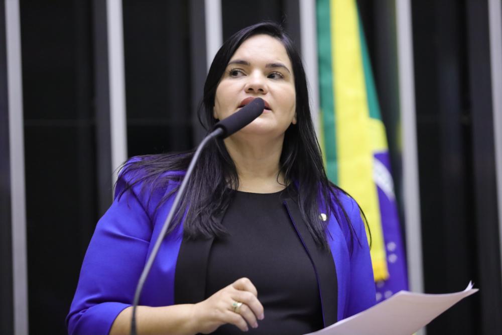 Michele Collins propõe o “drogômetro” em blitz de trânsito