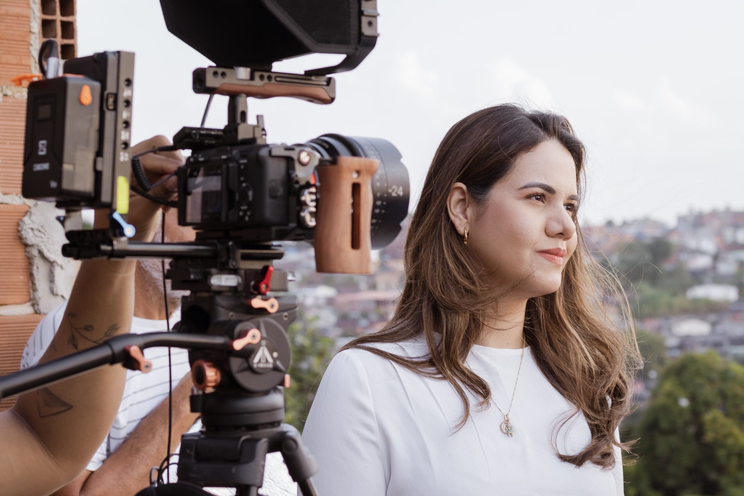 Mirella destaca trajetória de vida no primeiro programa eleitoral 