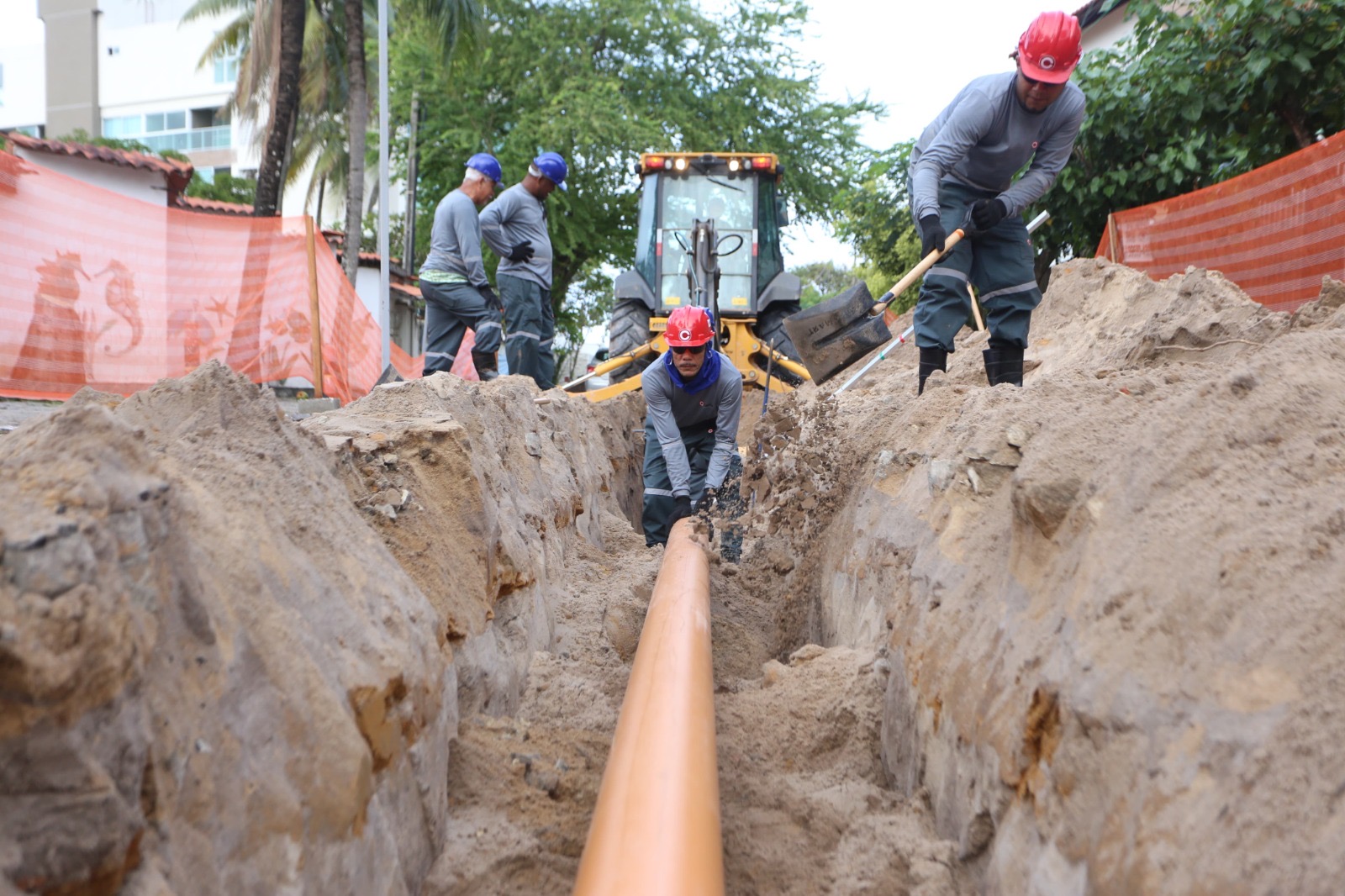 Implantação de esgotamento sanitário é iniciado em Porto de Galinhas