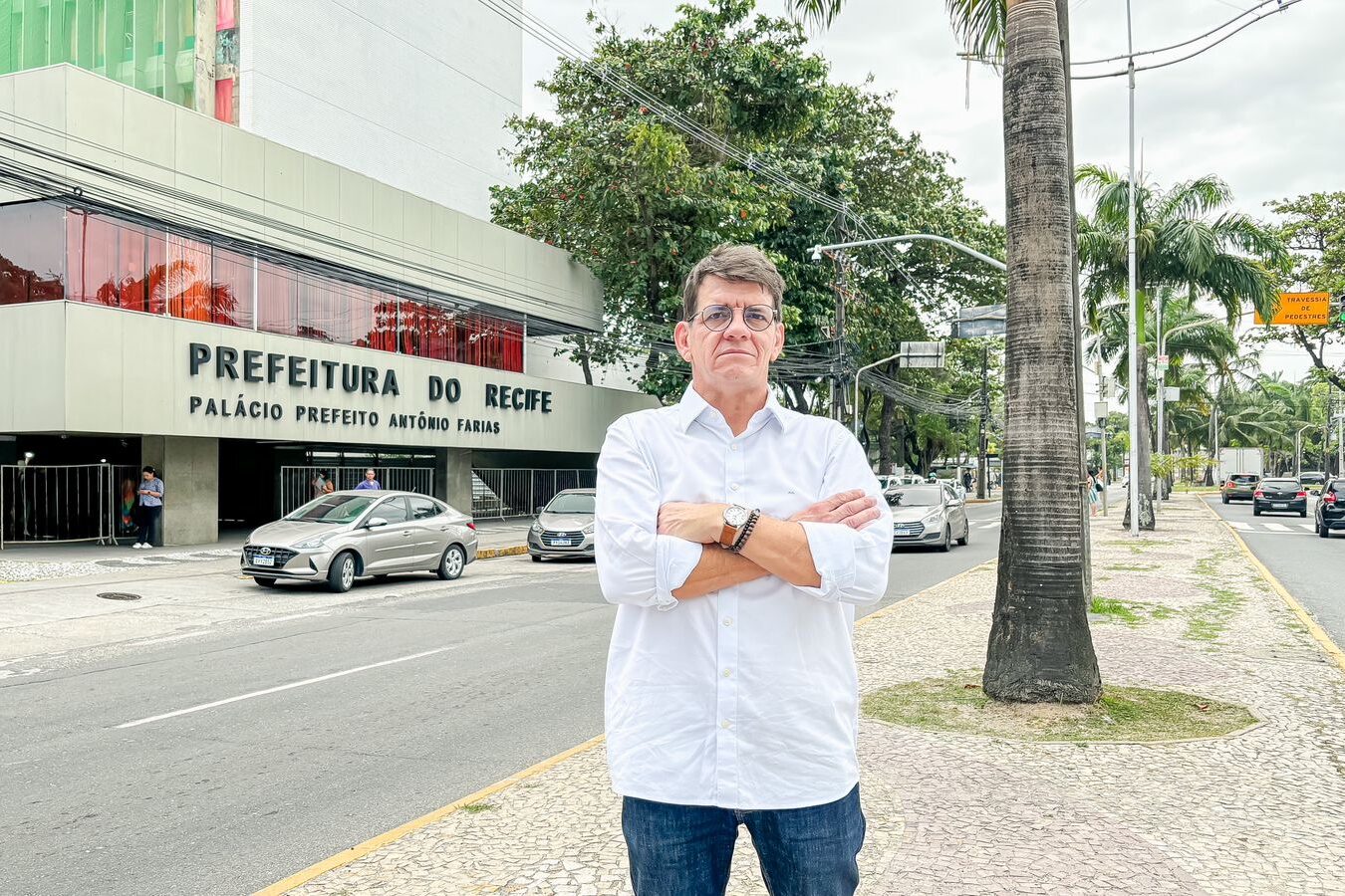 Alcides Cardoso questiona contas em aberto a fornecedores da PCR
