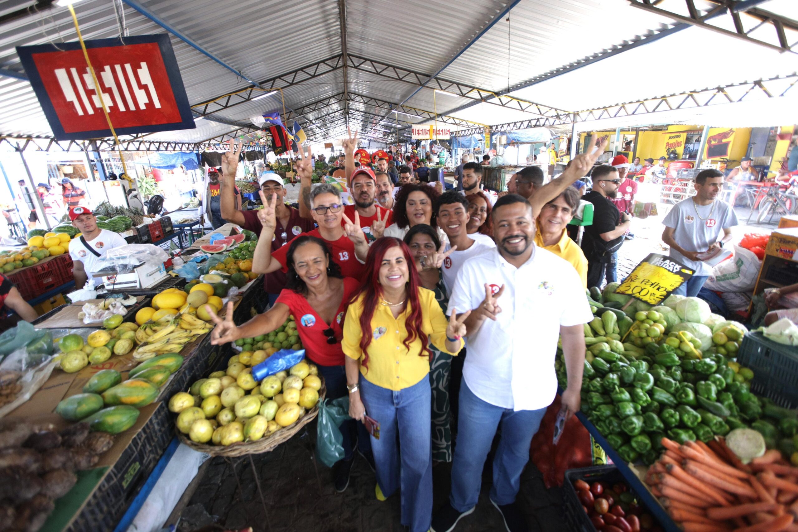 Vinicius assume compromisso de requalificar Feira de Rio Doce