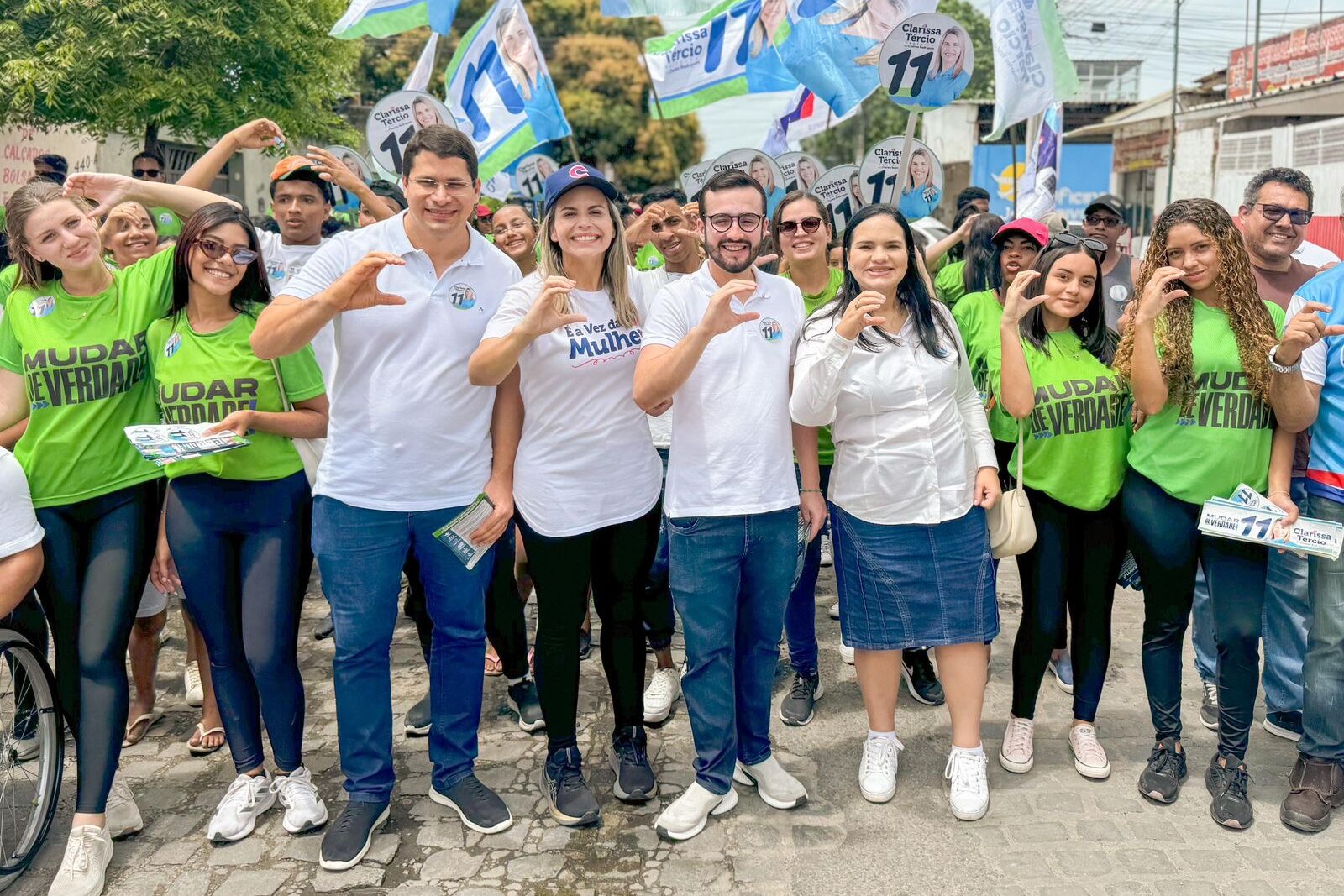 Com Lula da Fonte e Michele Collins, Clarissa Tércio realiza caminhada