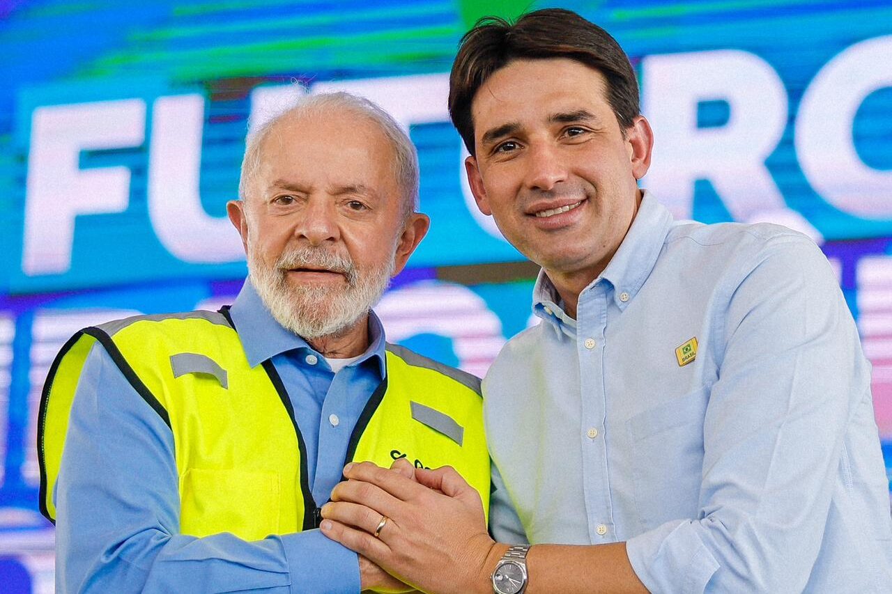 No Ceará, Lula e Silvio Costa assinam retomada da Transnordestina