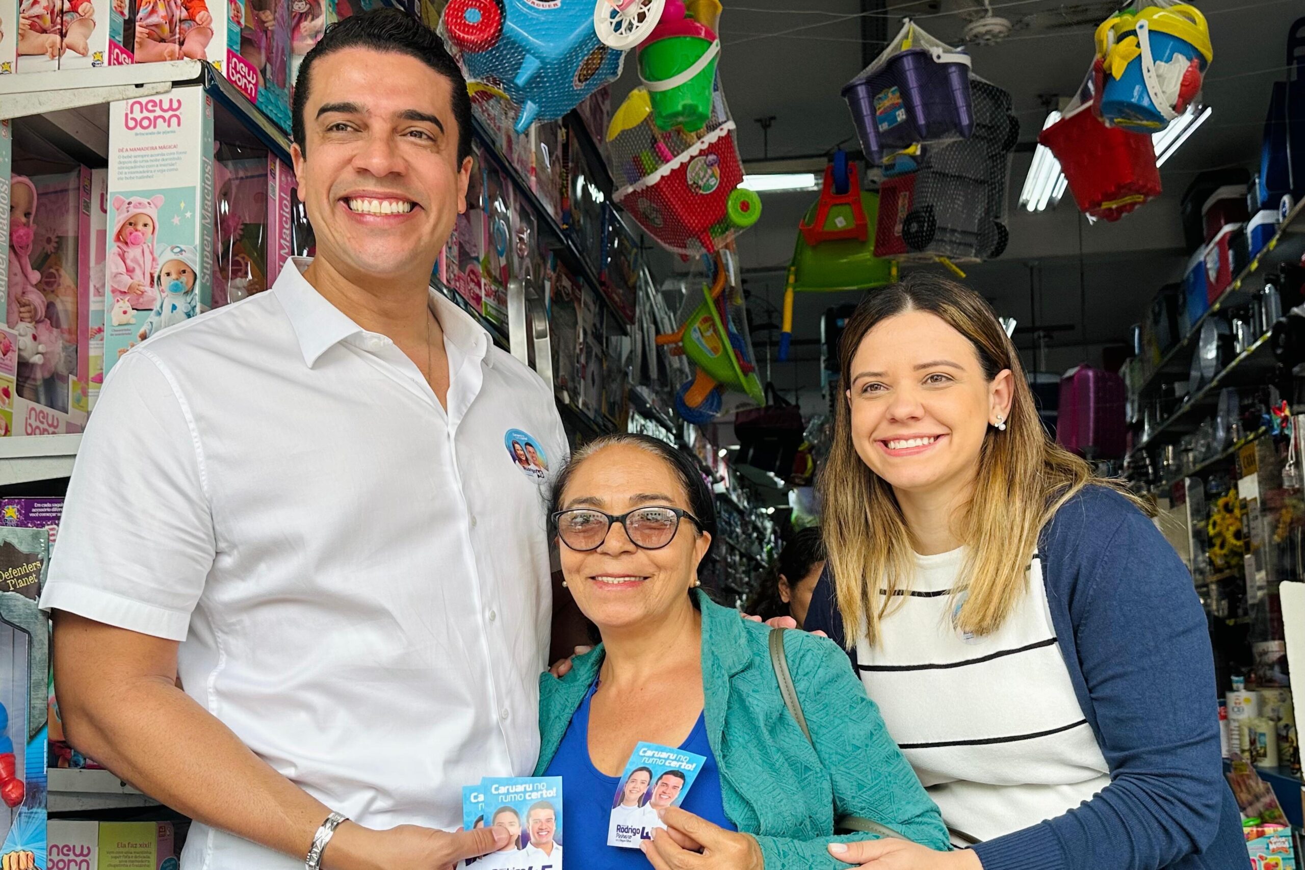 Rodrigo e Dayse recebem apoio de comerciantes no centro de Caruaru