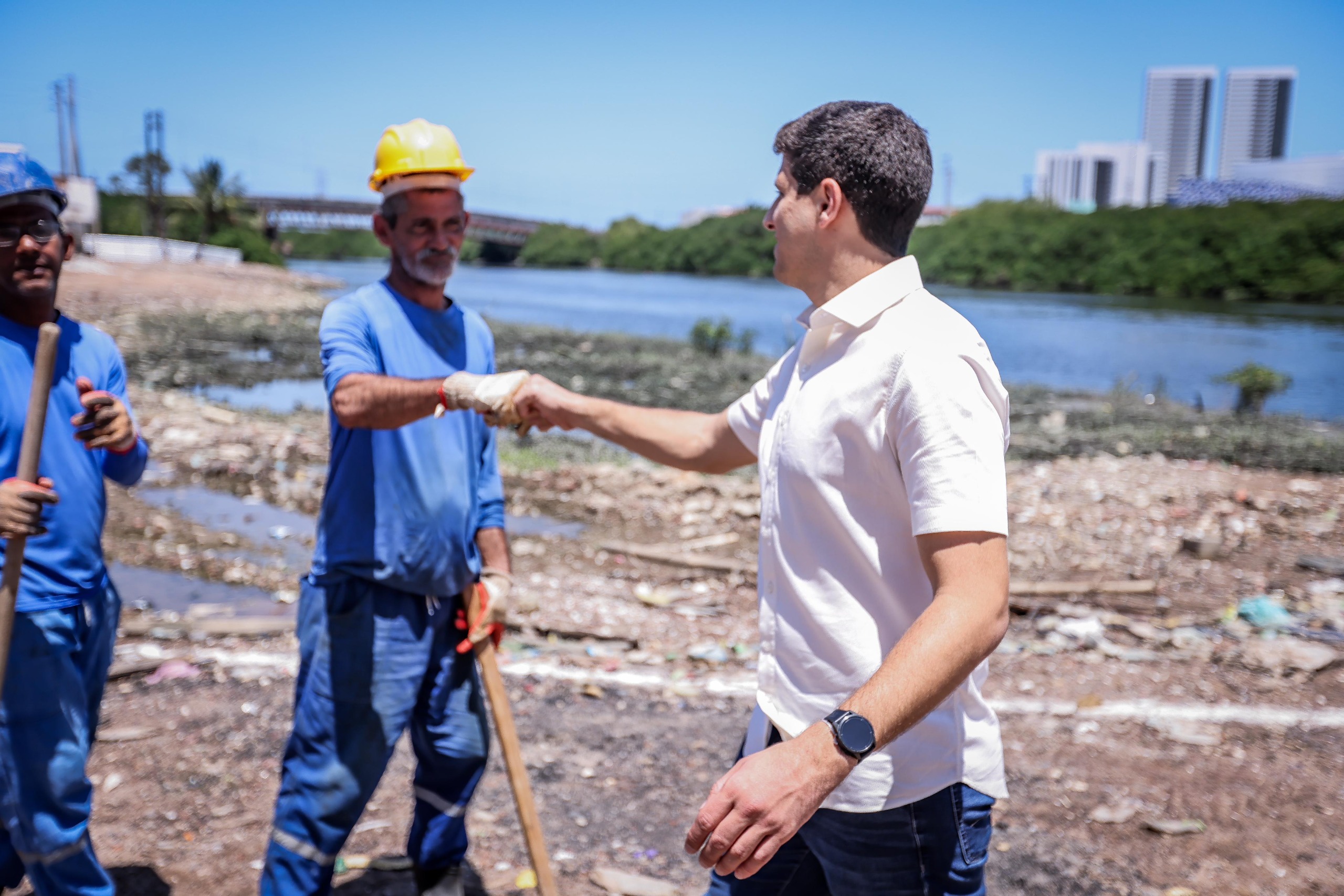 João promete novo parque linear às margens do Rio Capibaribe