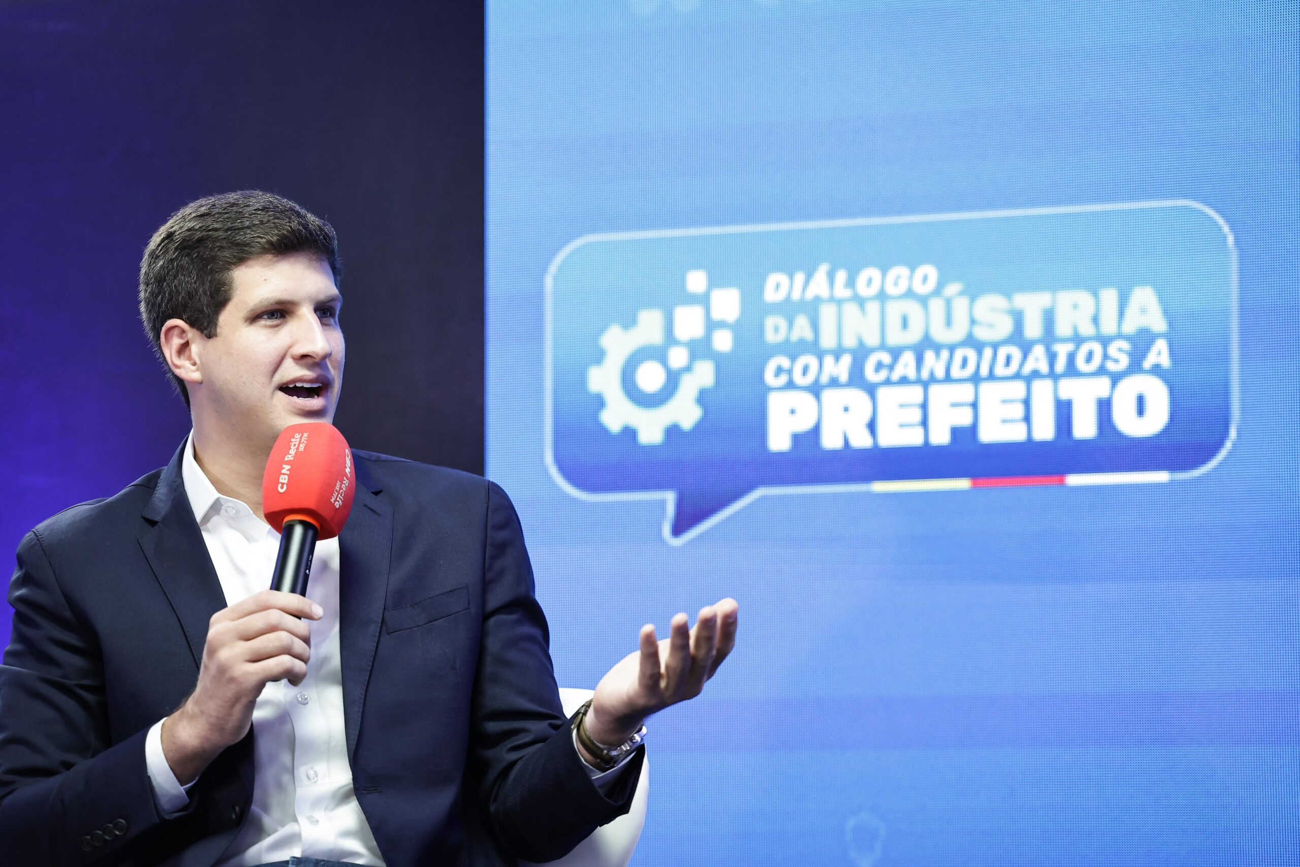 João Campos promete formação técnica para 2 mil jovens do Recife