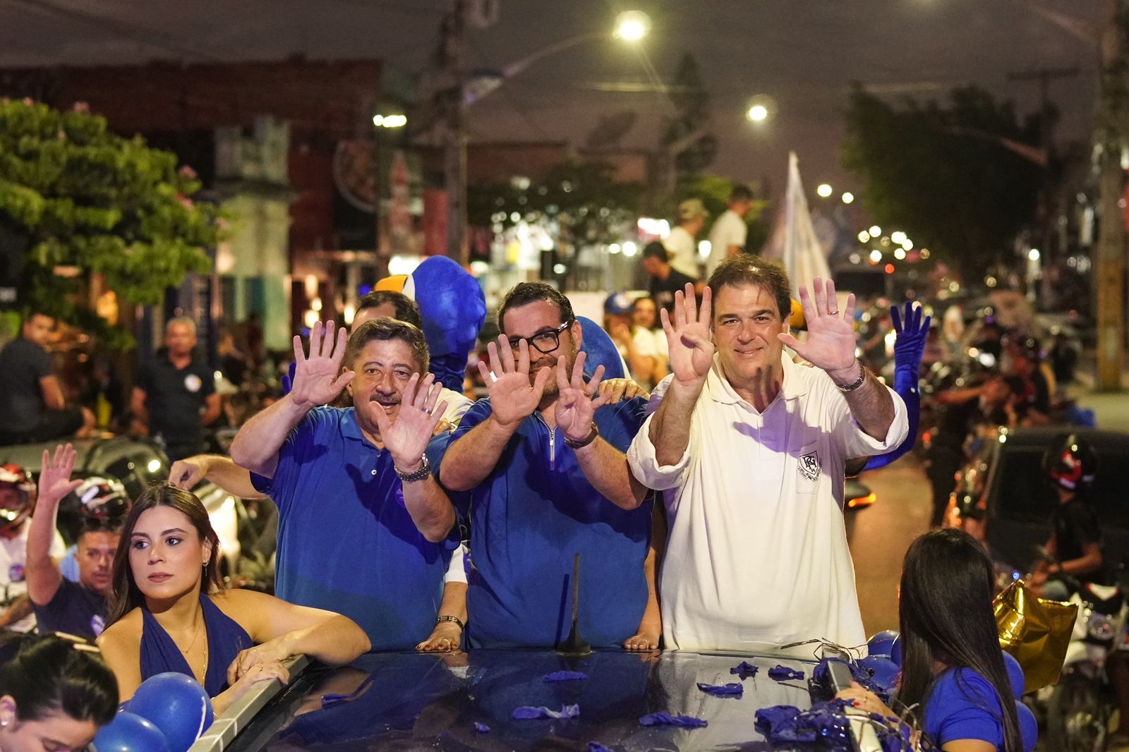 Loyo participa de carreata ao lado de Joaquim Neto em Gravatá 