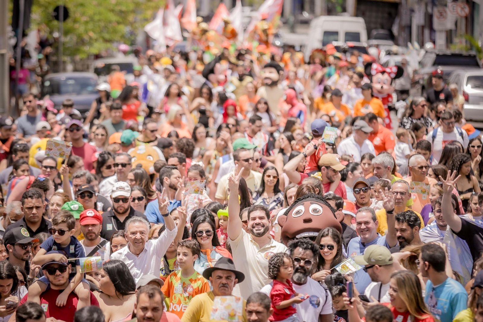 Queiroz promete construção do Hospital da Criança em Caruaru