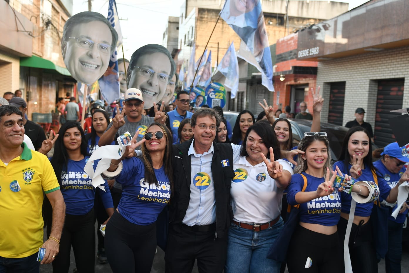 Acompanhado da militância, Gilson Machado lidera caminhada no Pina