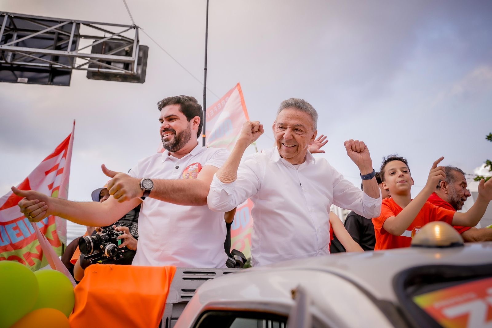 Ao lado de ministro, Zé e Tonynho realizam carreata em Caruaru  