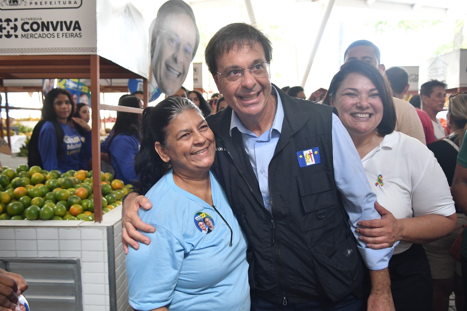 Gilson e Leninha dialogam com moradores de Casa Amarela 