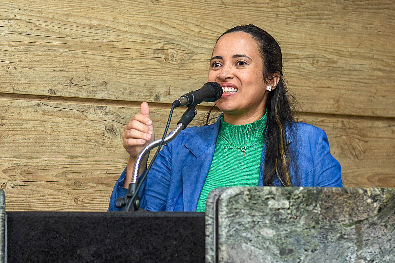 Aline celebra entrega da primeira cozinha comunitária de Caruaru