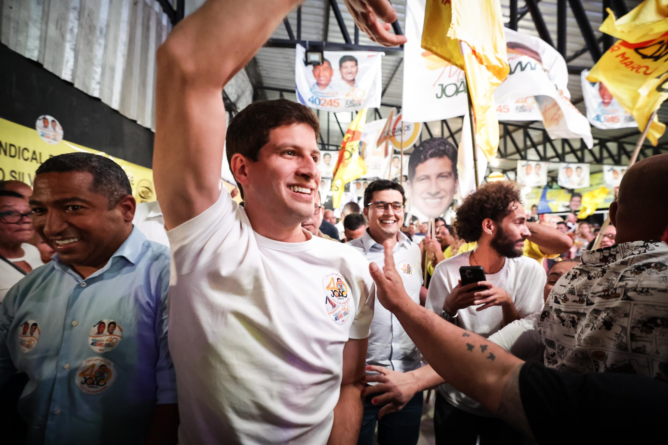 João Campos visita a Caxangá e o Coqueiral em atos de campanha