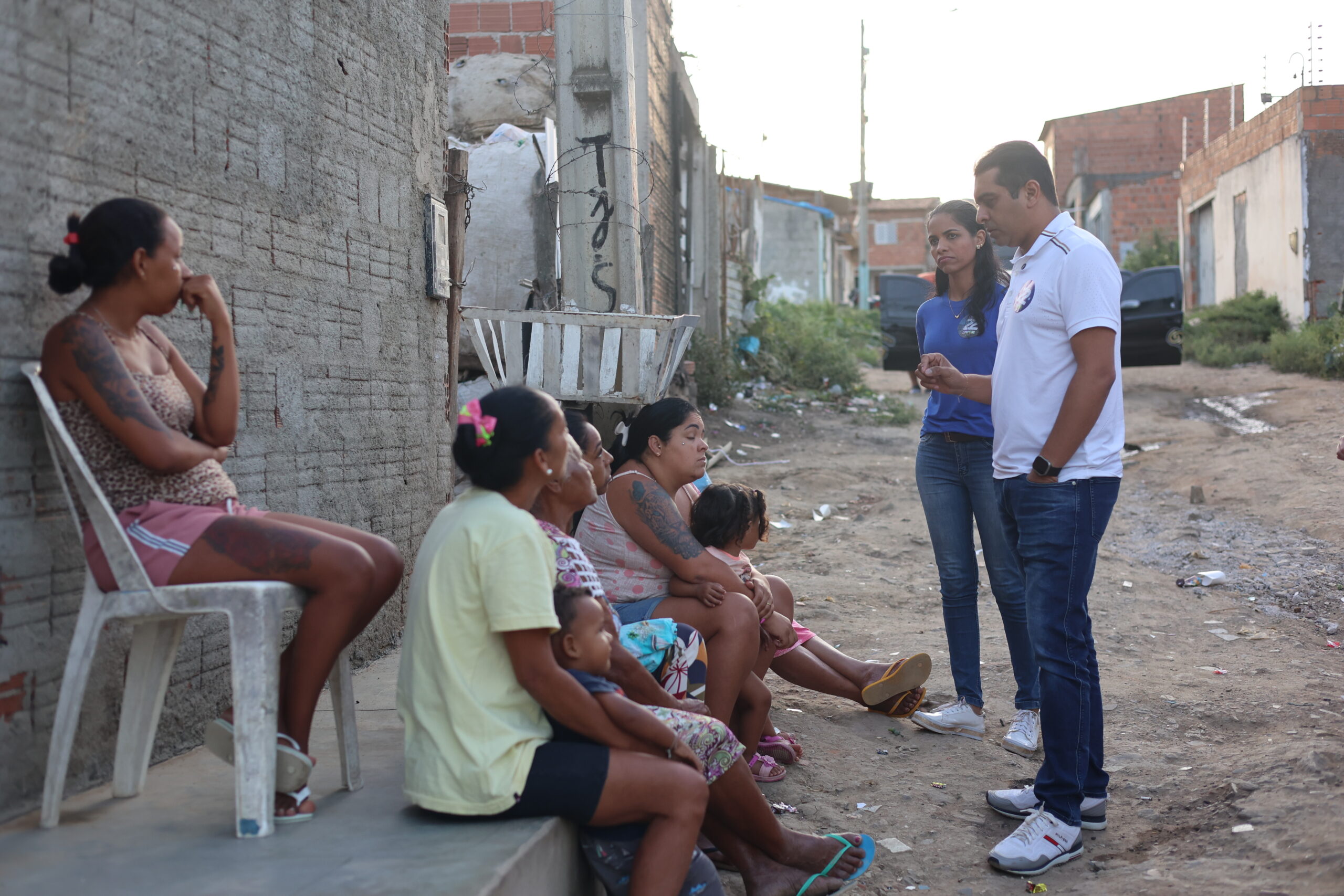 Fernando Rodolfo acelera no corpo a corpo nos bairros de Caruaru 