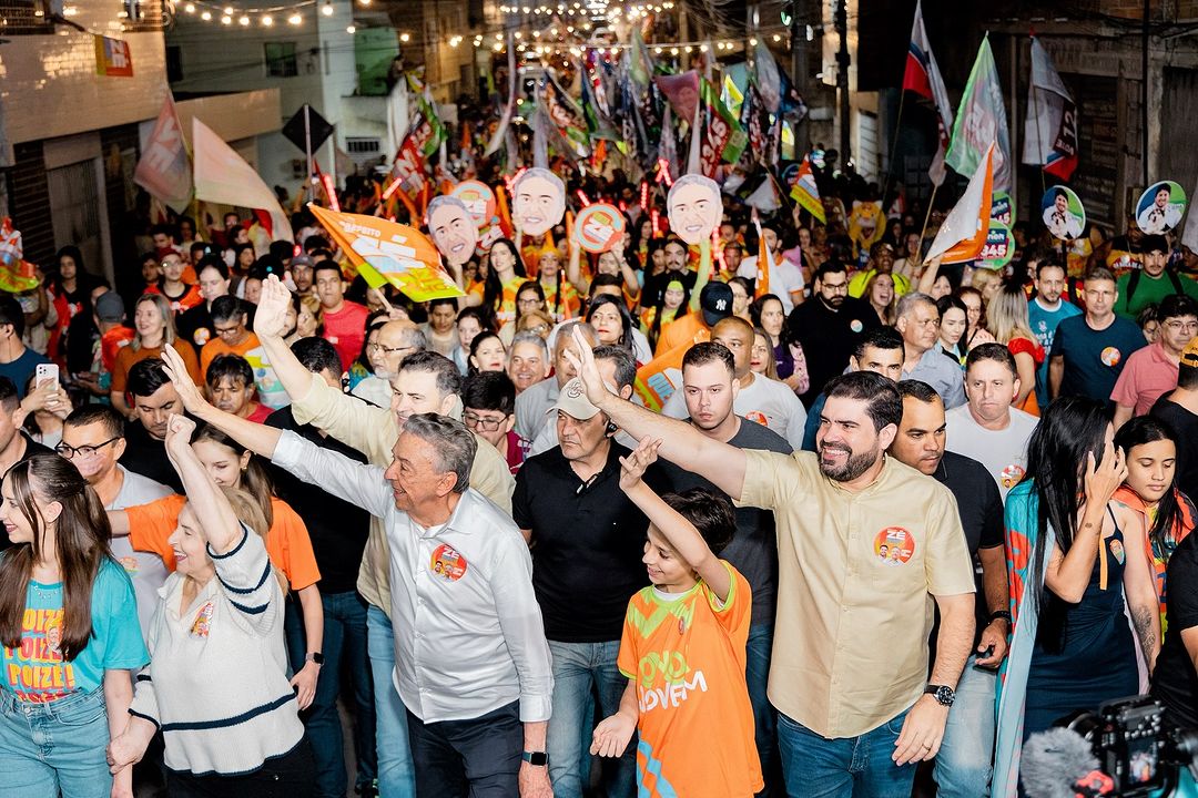 Zé e Tonynho percorrem ruas do São João da Escócia em caminhada