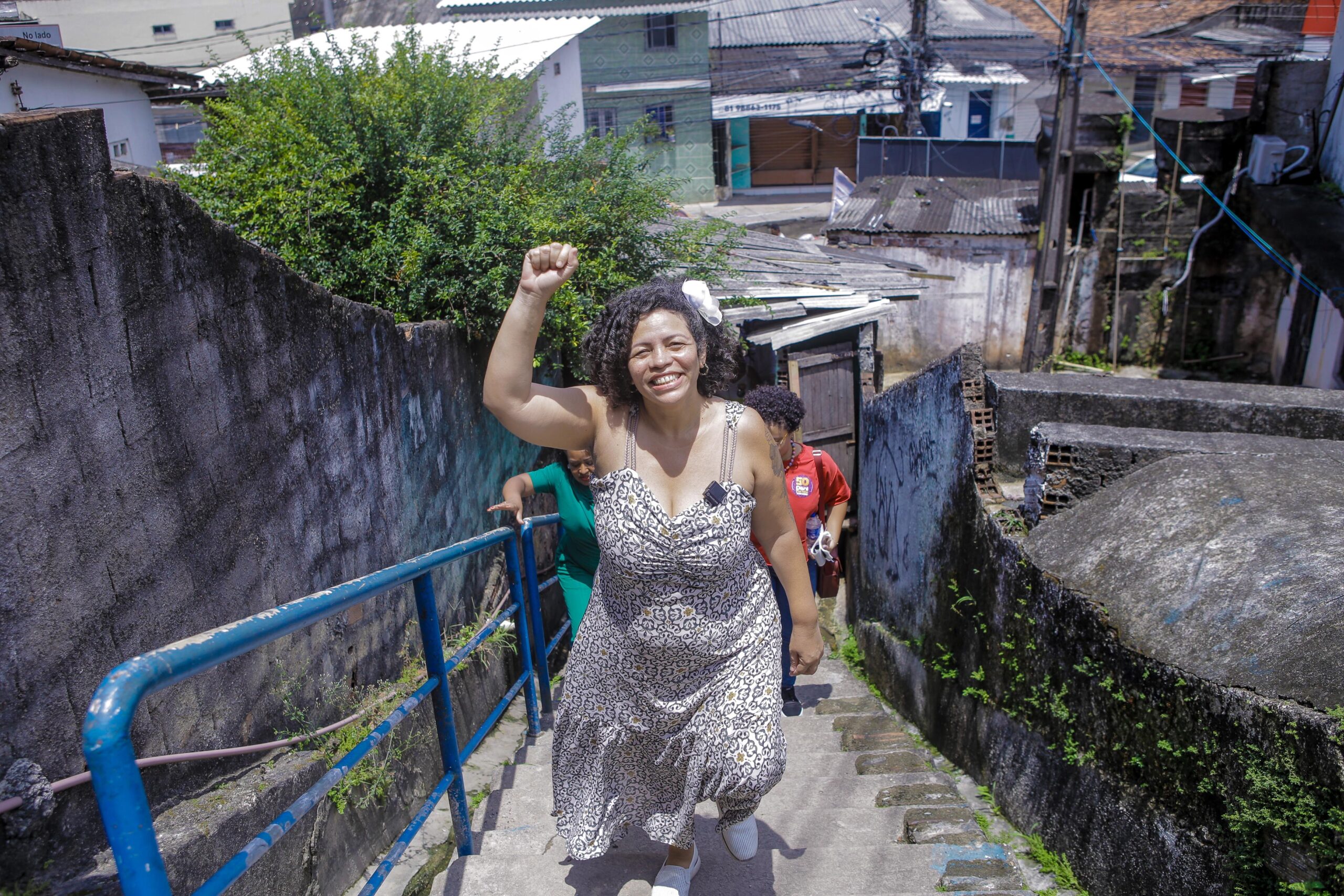 Dani fala sobre política para mulheres em visita à Casa Semente