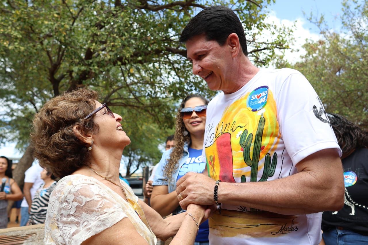 Simão garante ampliar horário para atendimento noturno nas unidades de saúde