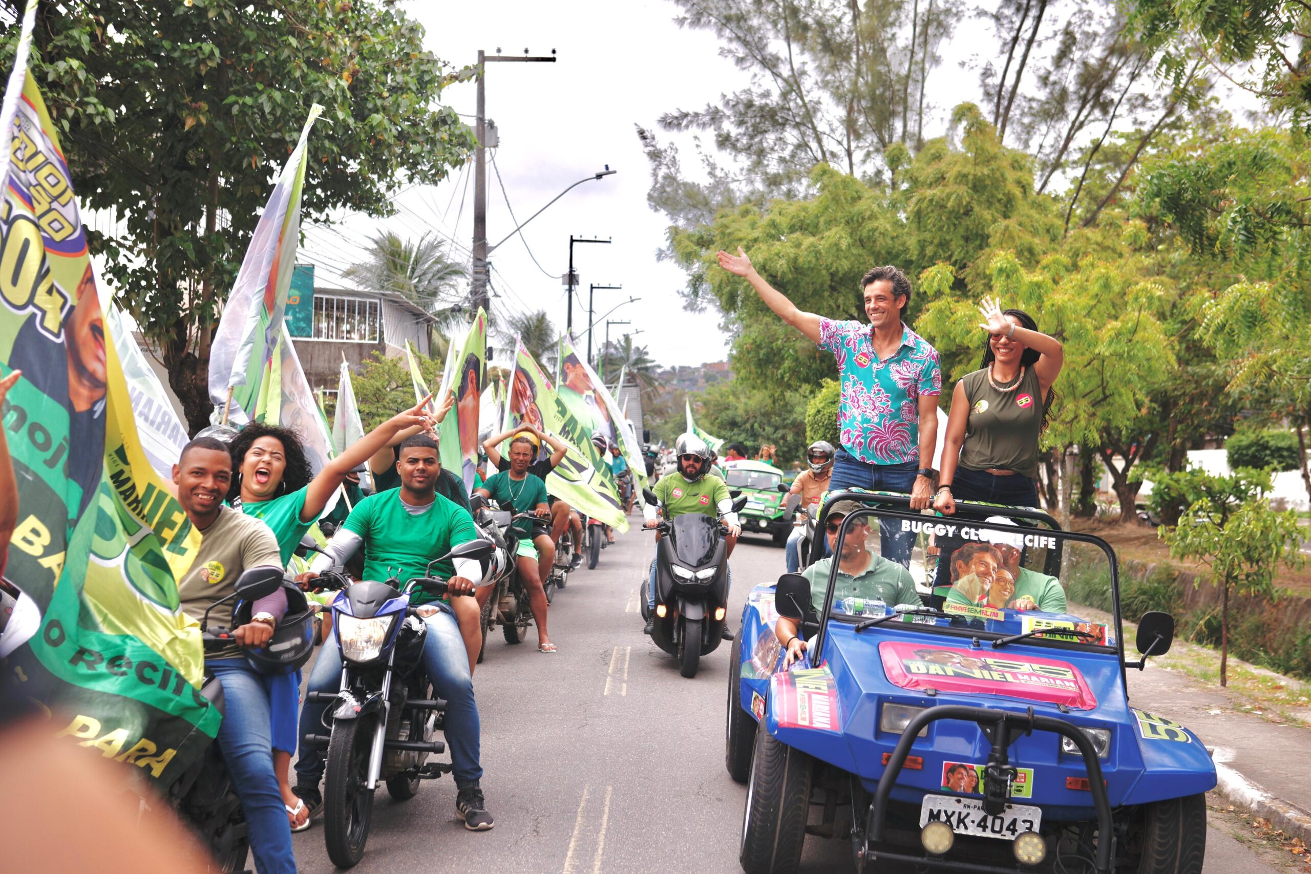 Daniel Coelho e Mariana promovem carreata no Ibura e Jordão 