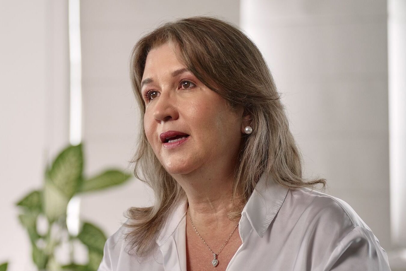 Durante debate, Izabel confronta Mirella por descaso em Olinda 