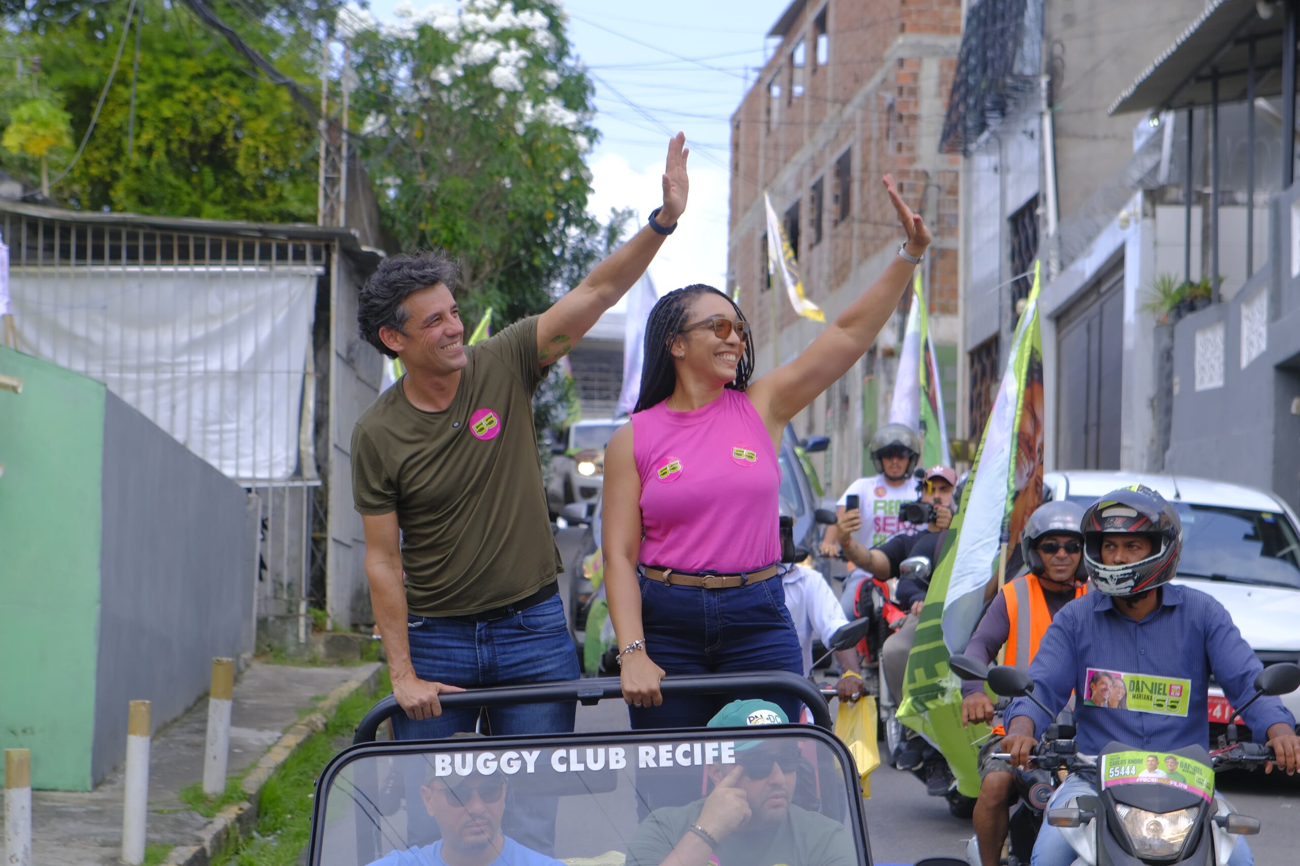 Carreata de Daniel Coelho percorre Zona Norte do Recife