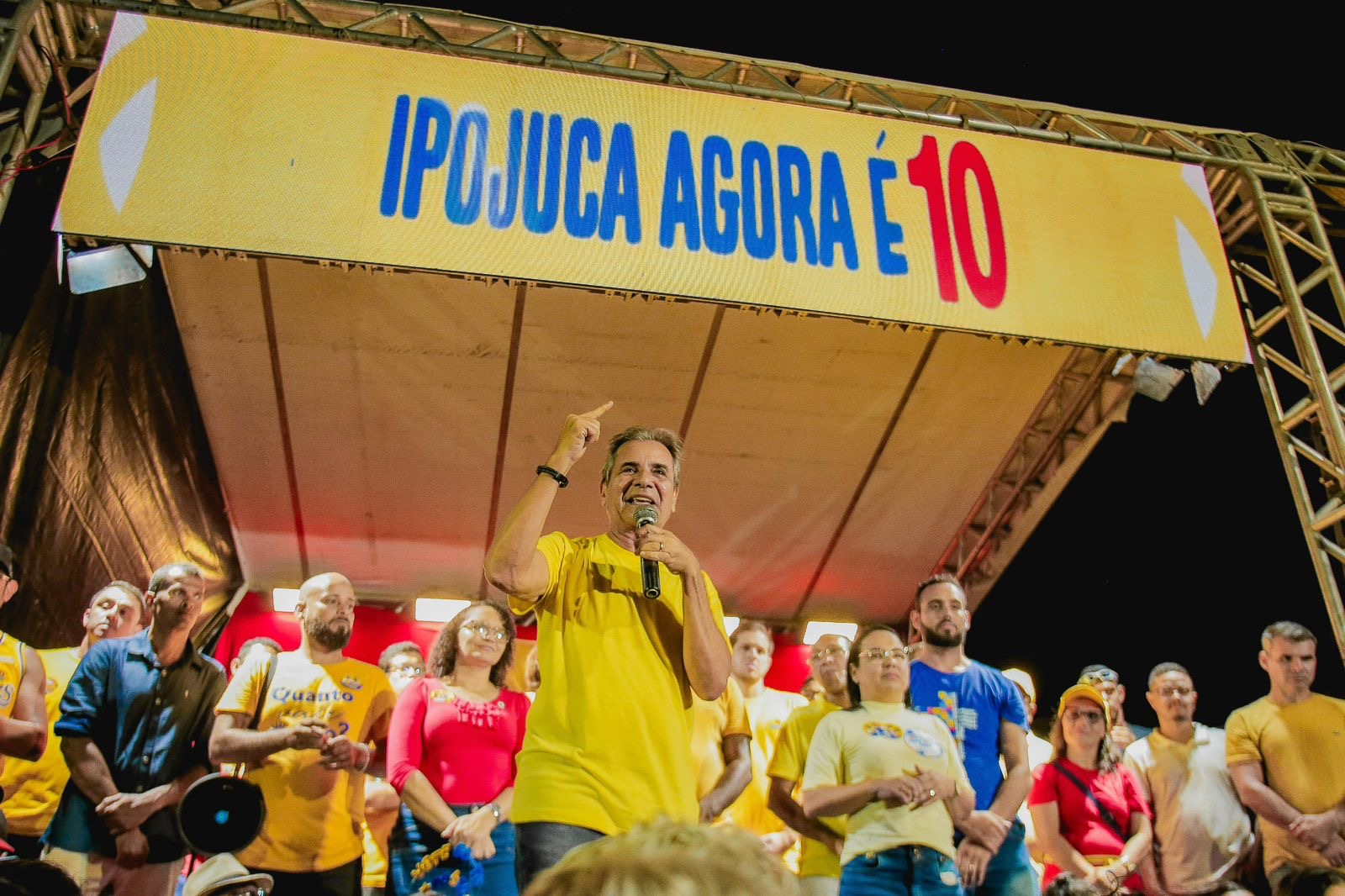 Carlos Santana promete ampliar Bolsa Escola e construir Compaz em Ipojuca