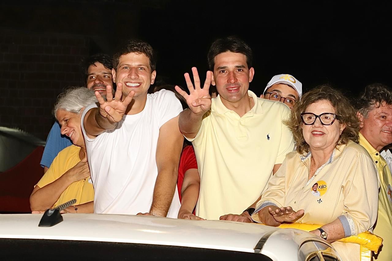 Silvio Costa Filho encerra campanha em grandes carreatas na RMR