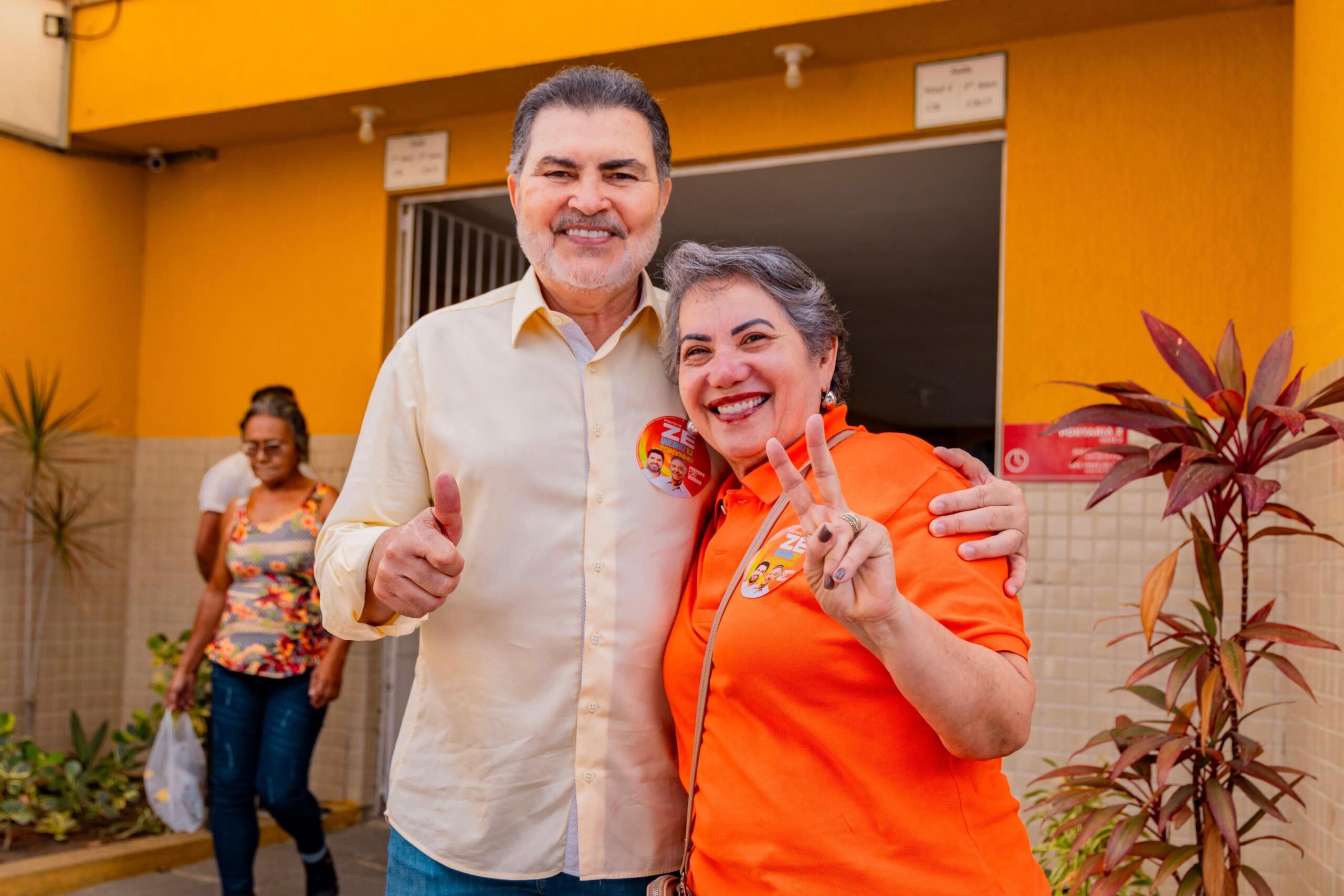 Tony Gel e Miriam Lacerda iniciam o dia votando em Zé e Tonynho