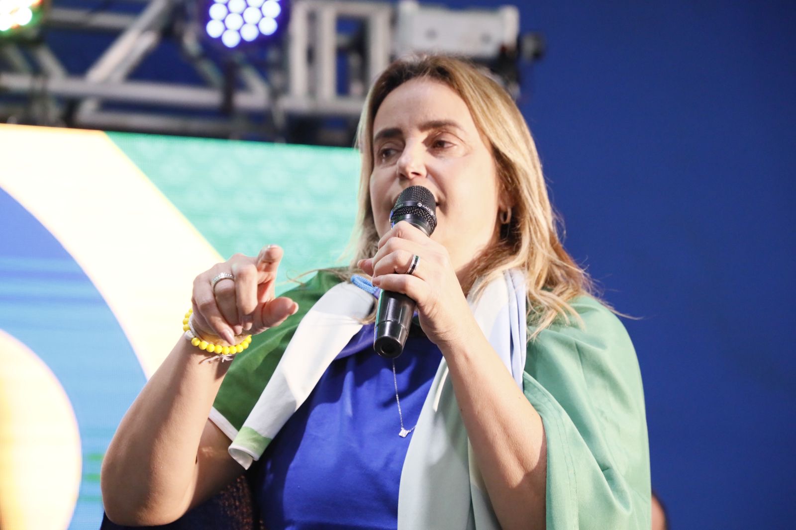 Alessandra Vieira descumpre decisão judicial e sofre penalidade