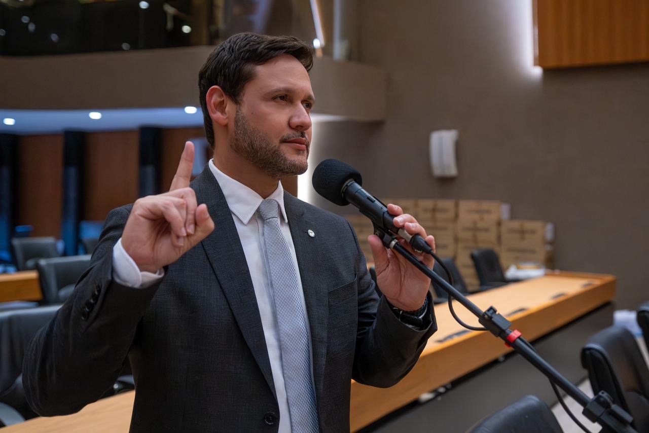 Gilmar Júnior faz live para indicar candidatos em diversos municípios