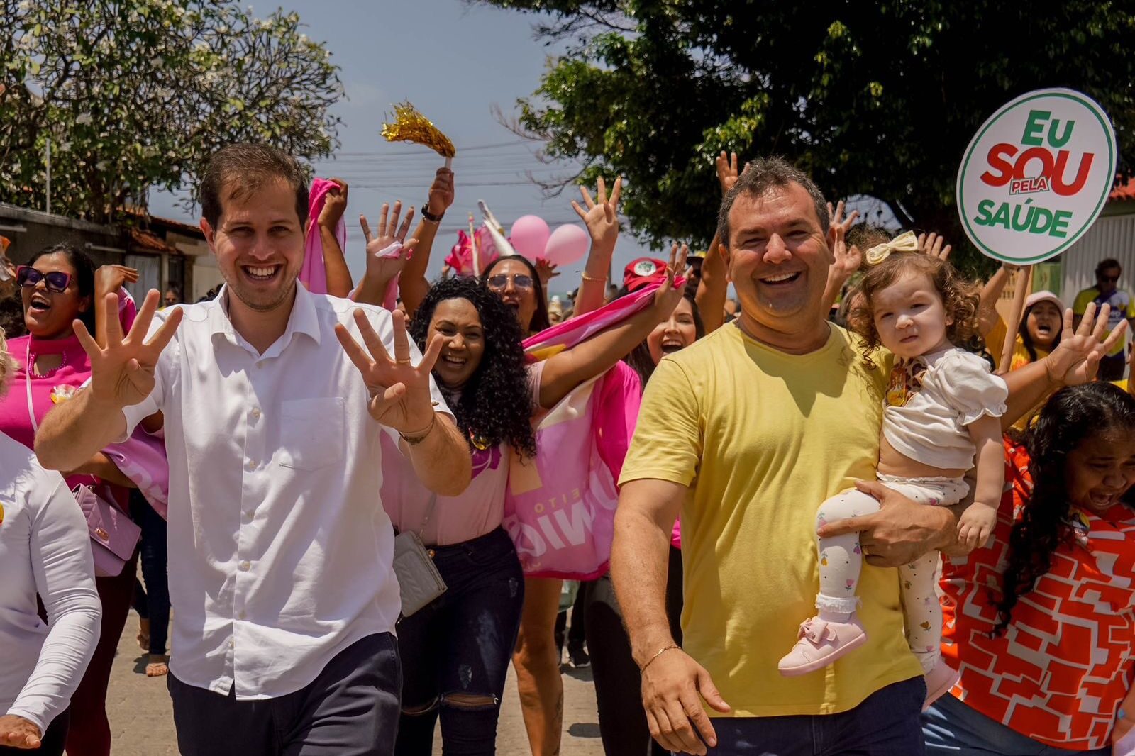 Júnior Matuto vai às ruas de Paulista com o deputado Pedro Campos
