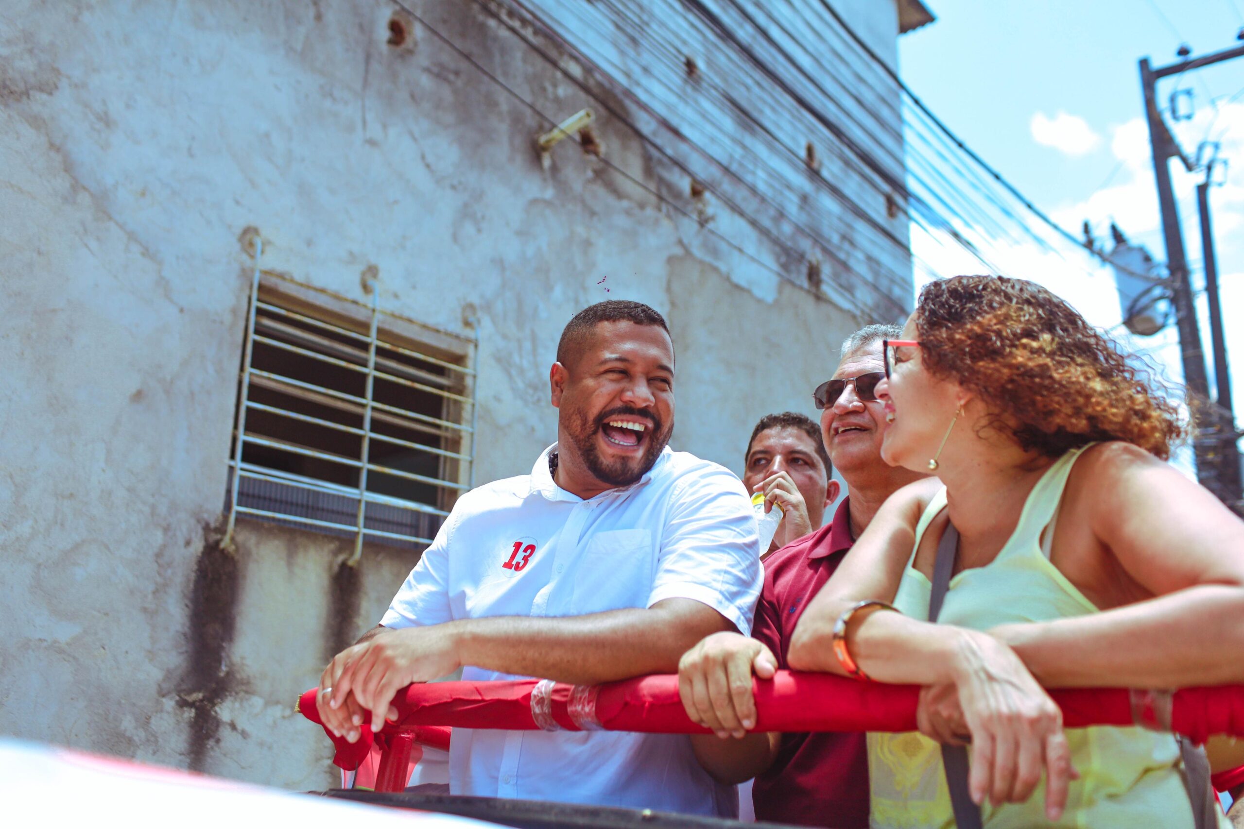 Vinicius Castello retoma agenda de ruas em Olinda